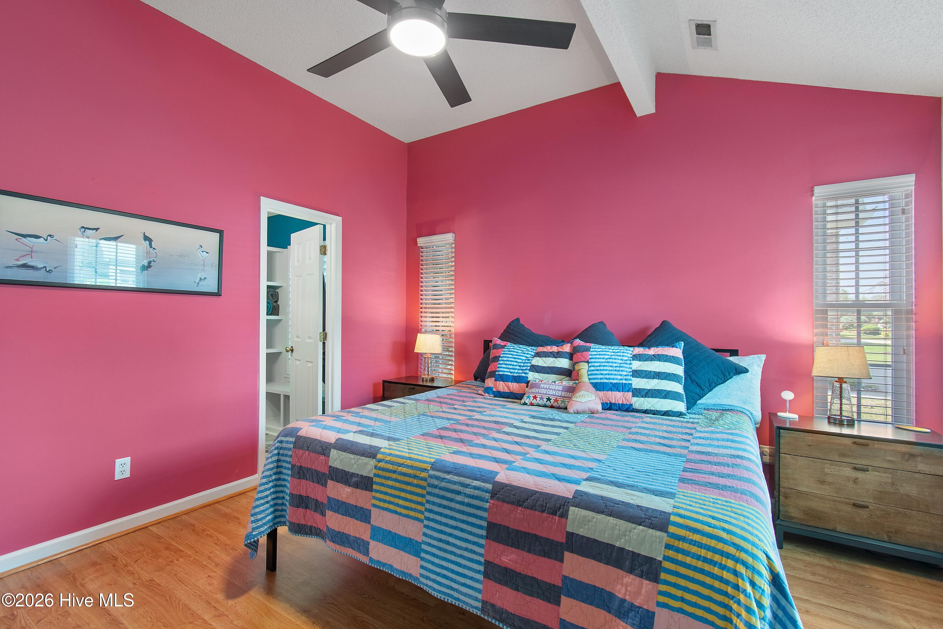 100570489 | Photo 36