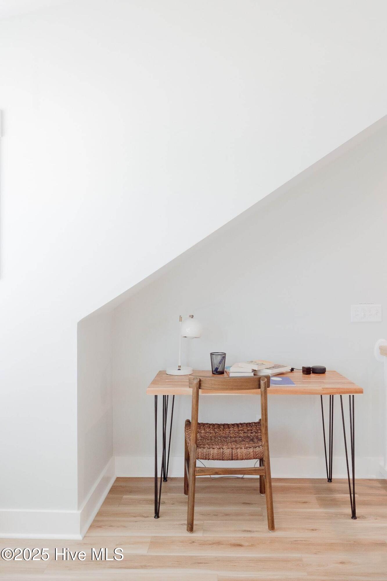 100543911 | Photo 33