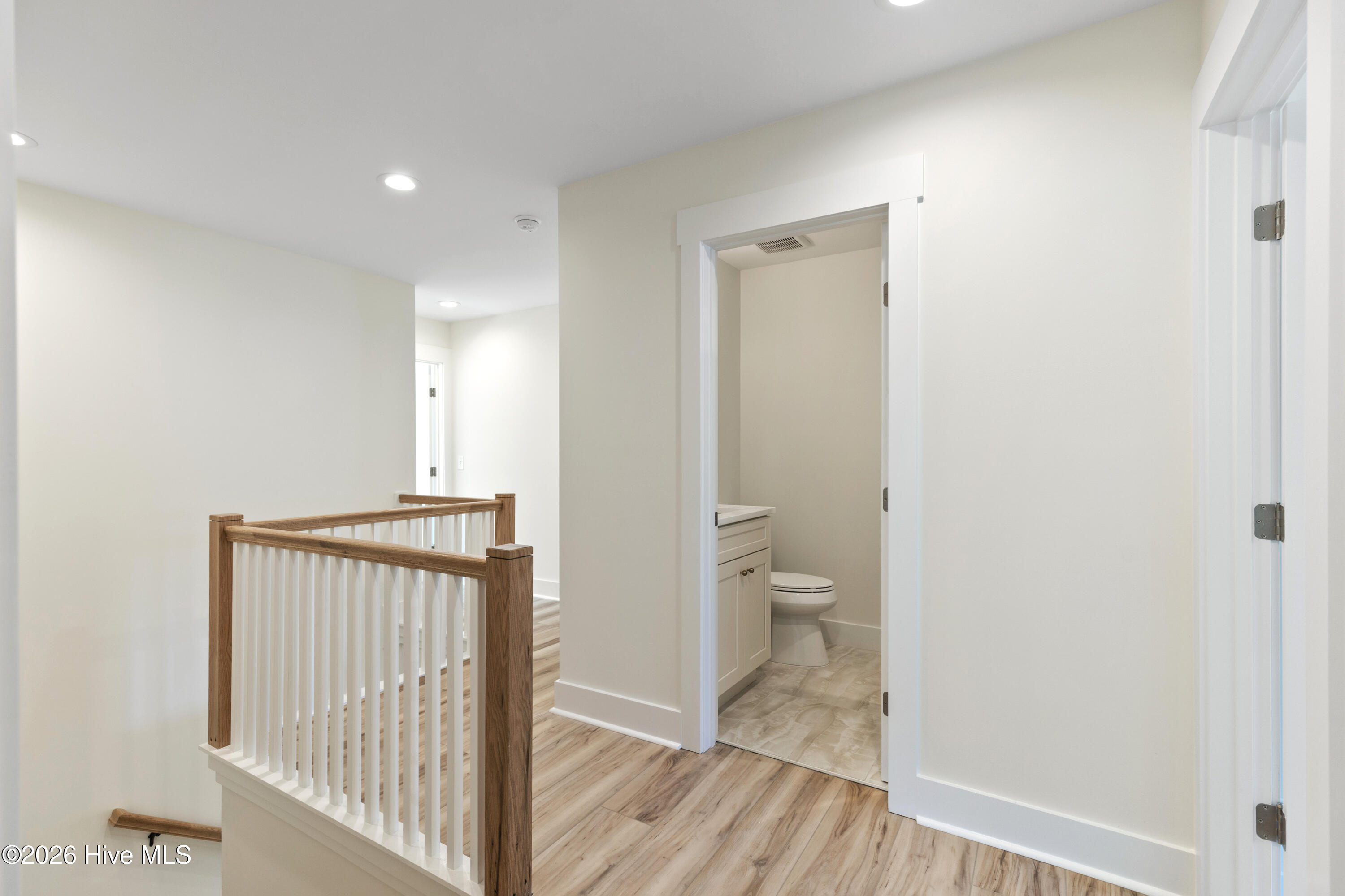 100553830 | Photo 34