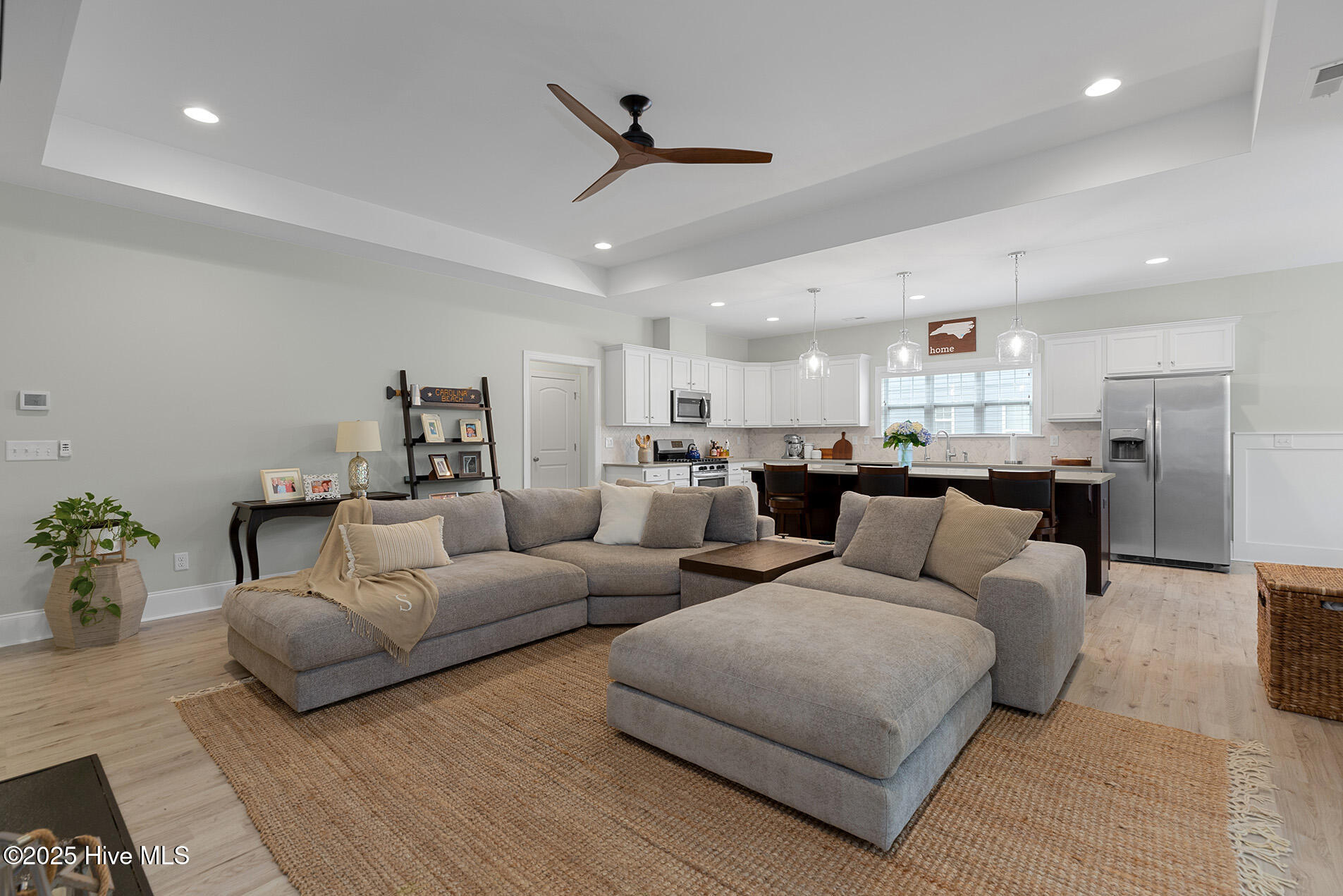 BrownPelican5744-4LRShaneL33A4360-CR2