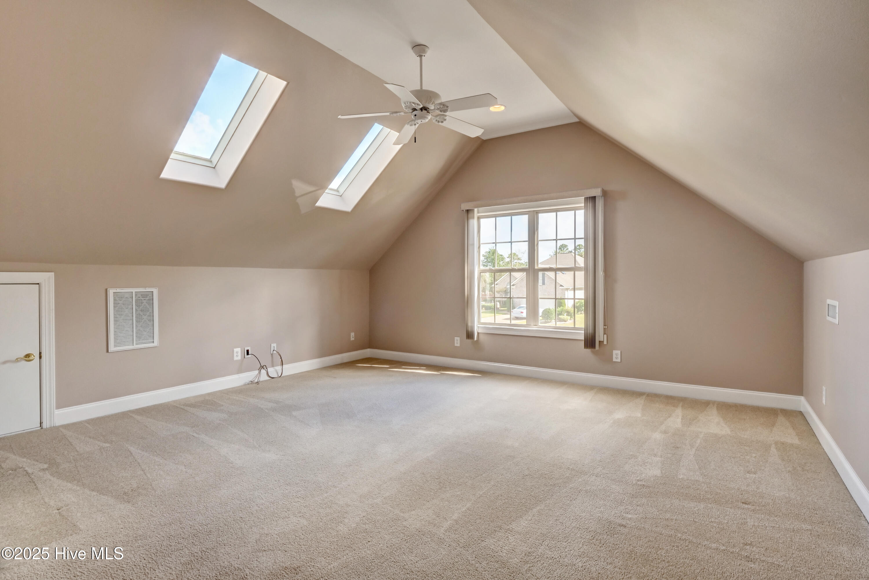 100539909 | Photo 28