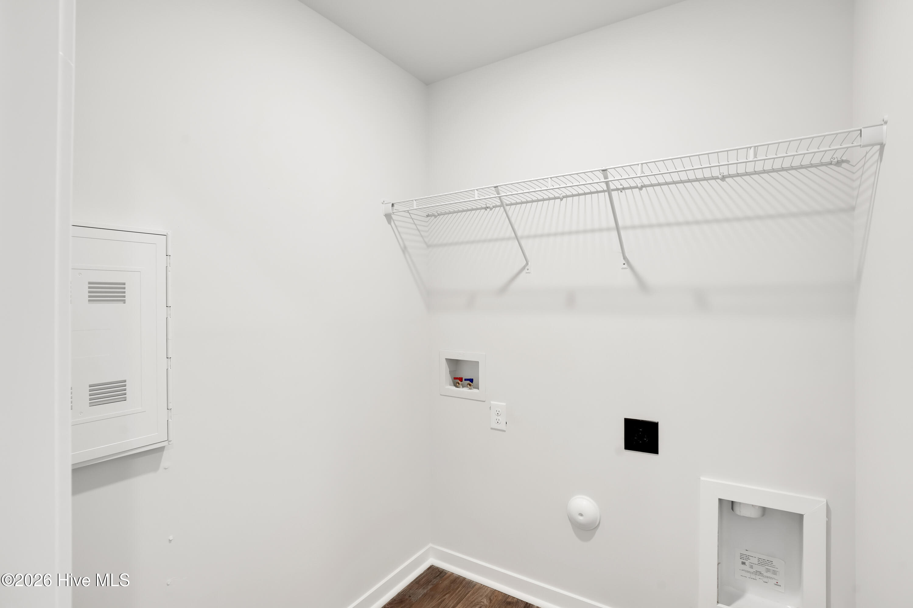 100561800 | Photo 30