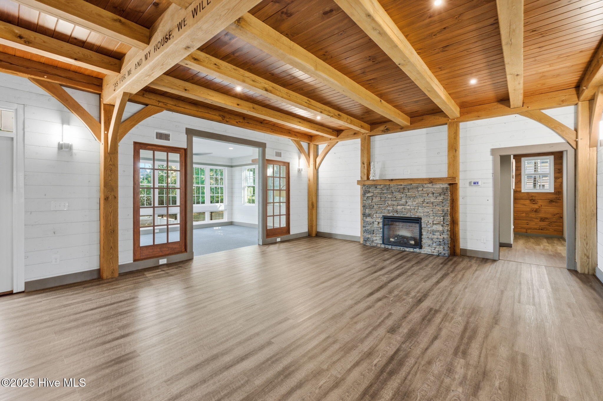 100535585 | Photo 117