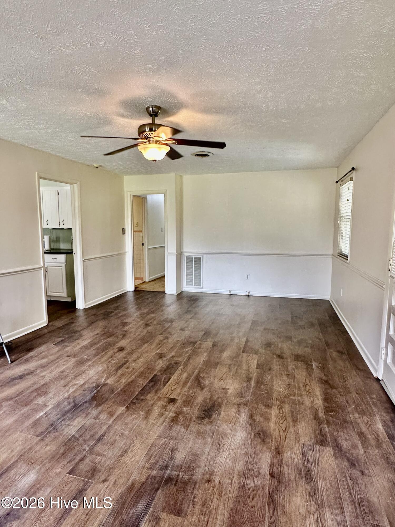 100565542 | Photo 11