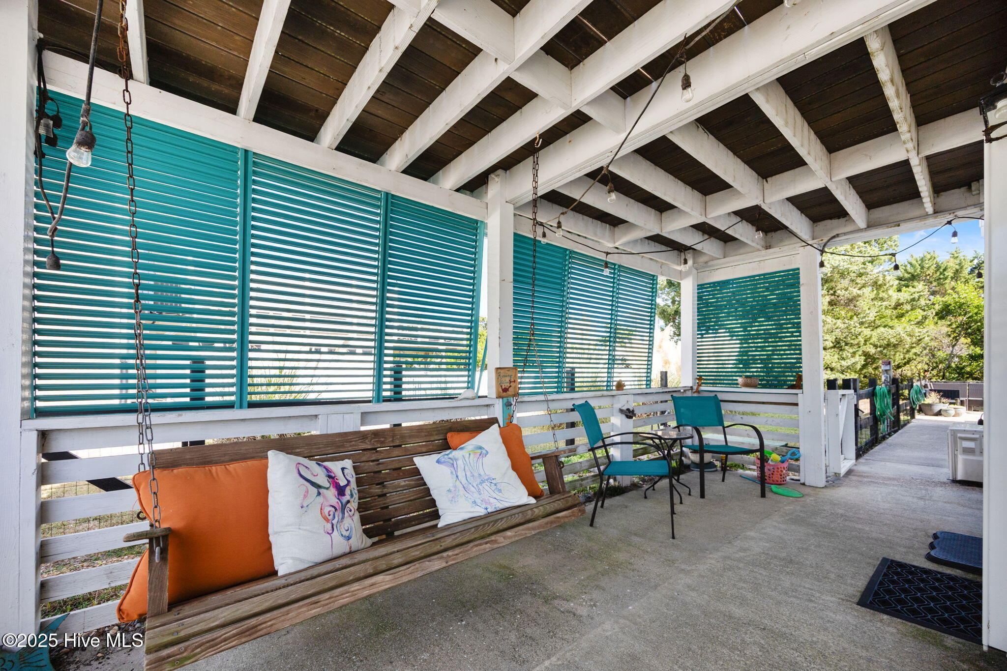 100532848 | Photo 30