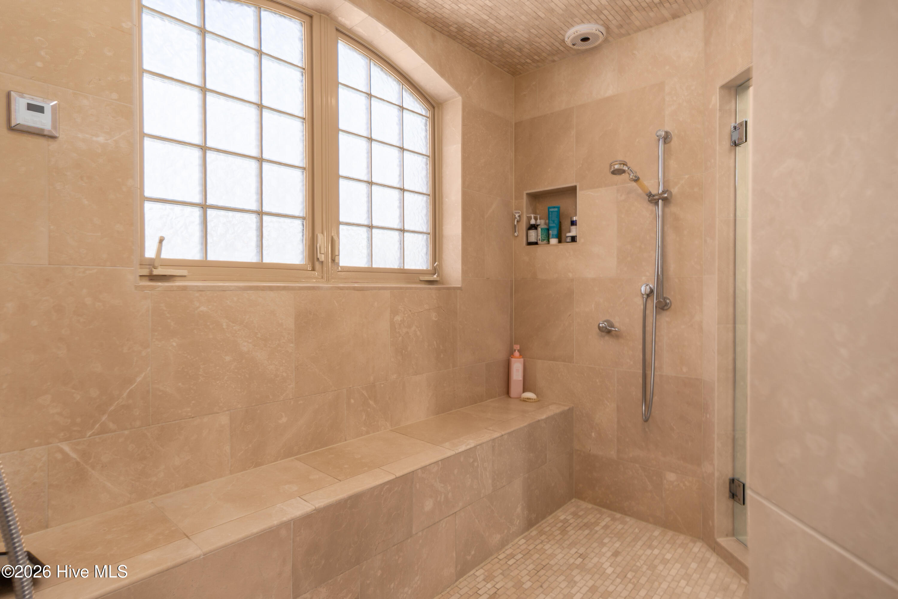 100550947 | Photo 47