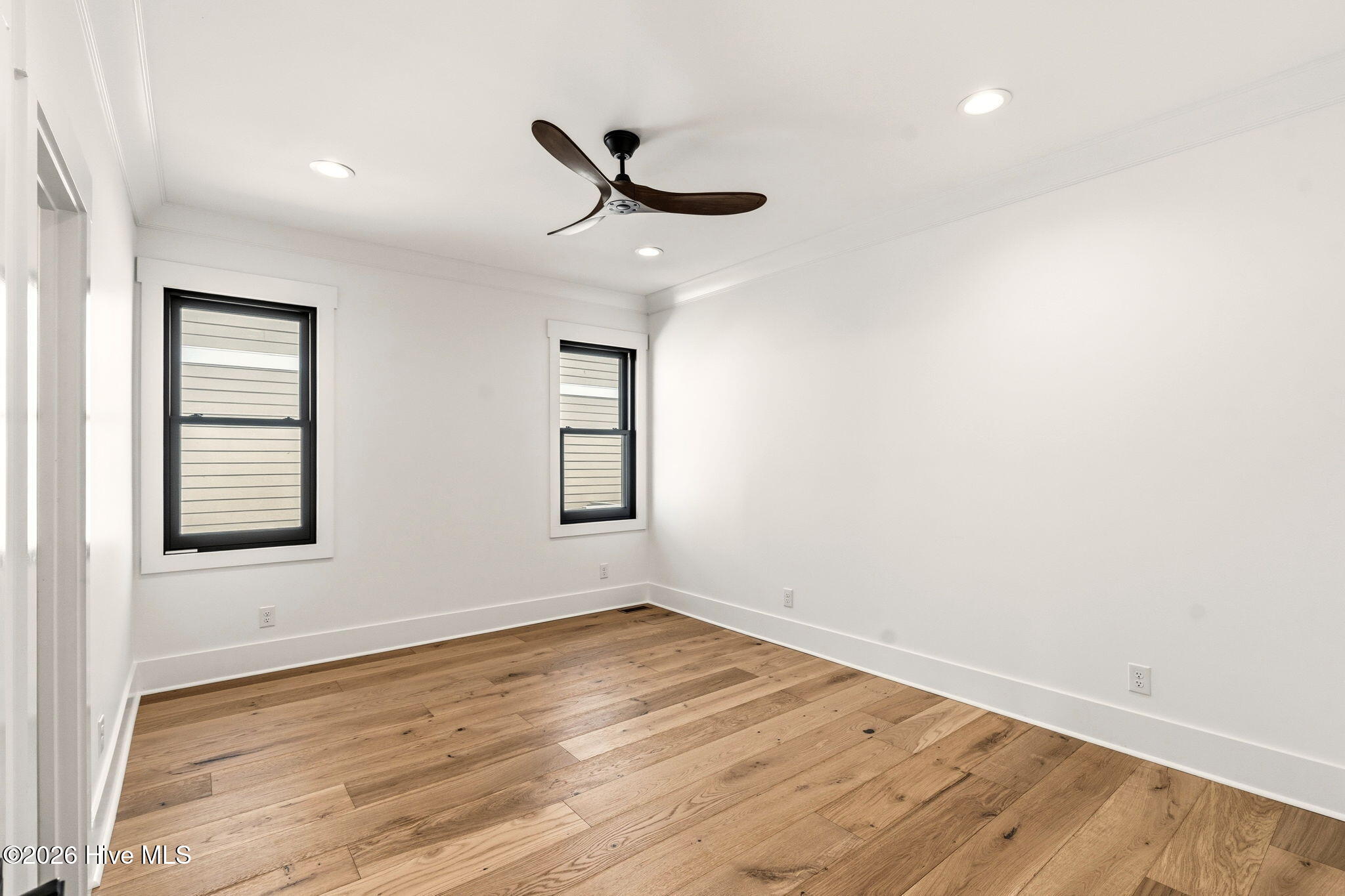 100557252 | Photo 34