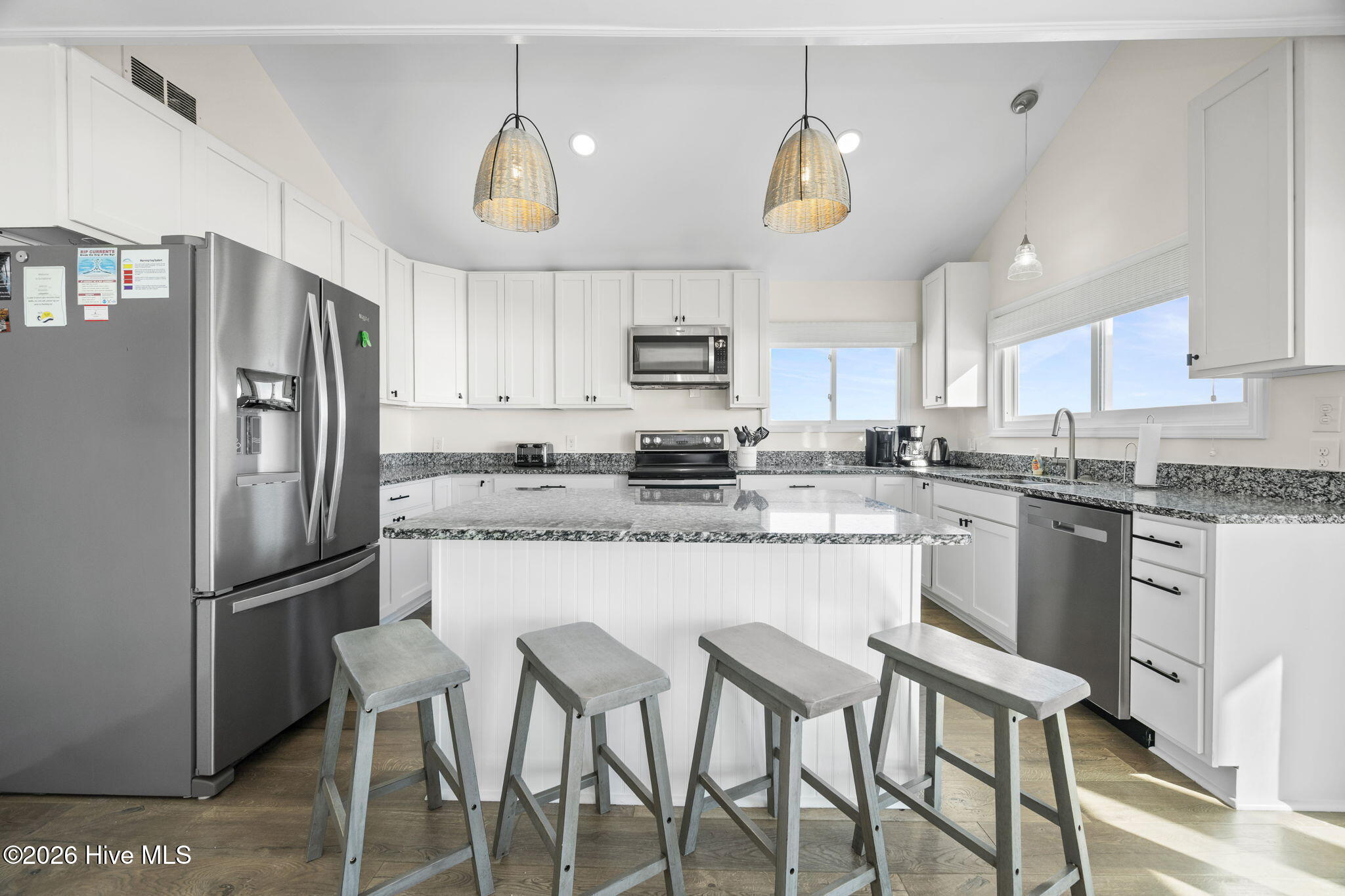 100552942 | Photo 16