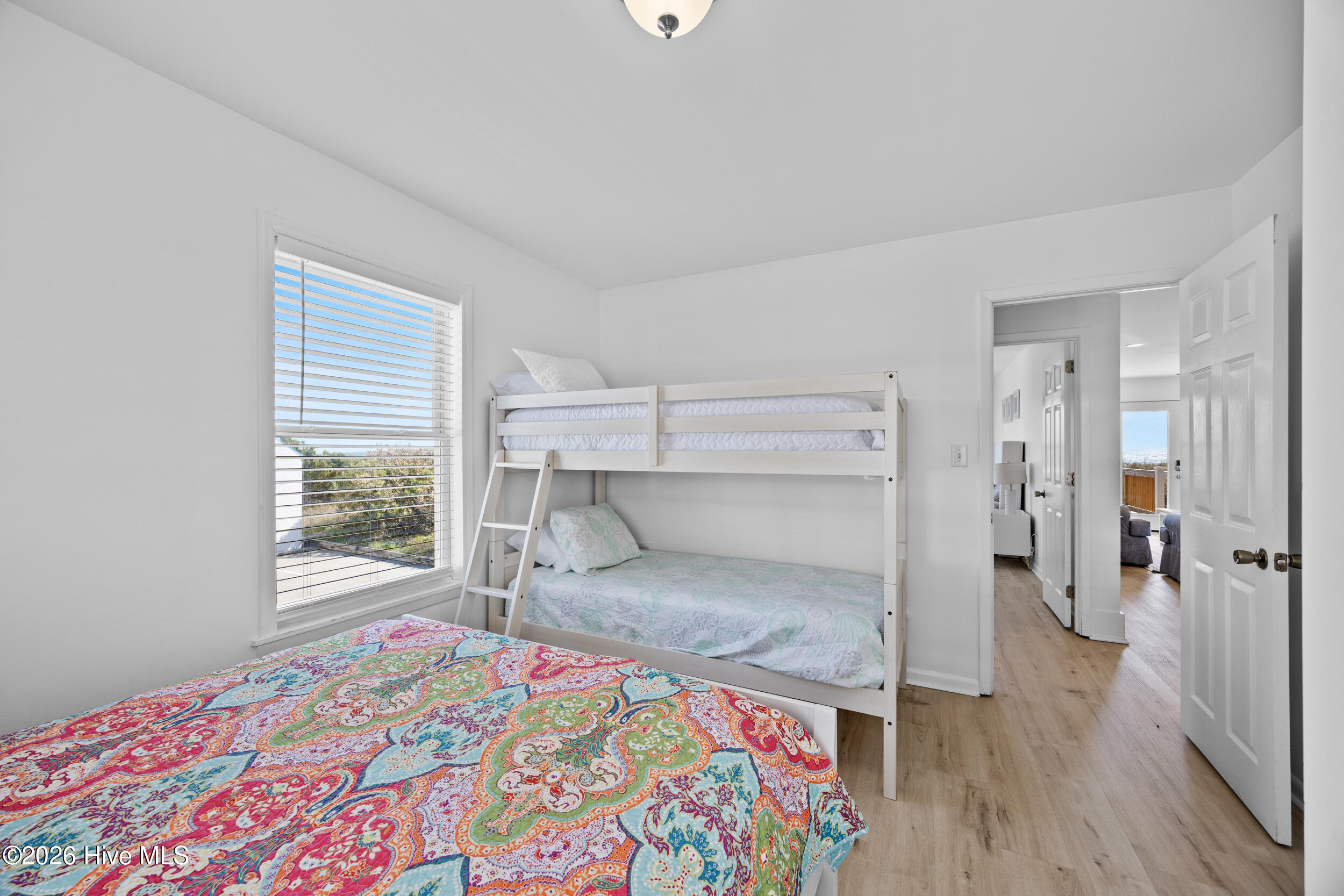 100561648 | Photo 58