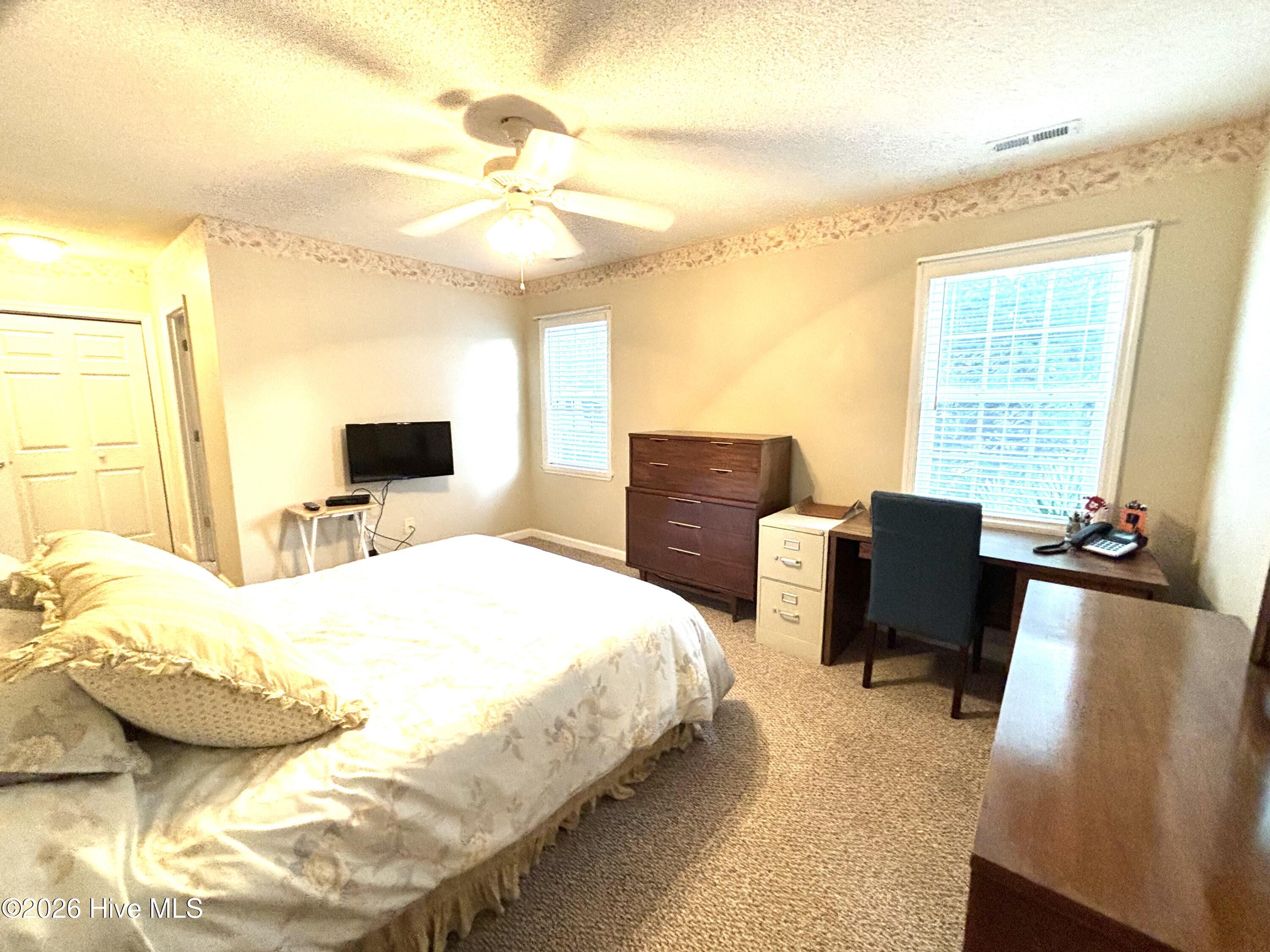 100561448 | Photo 22