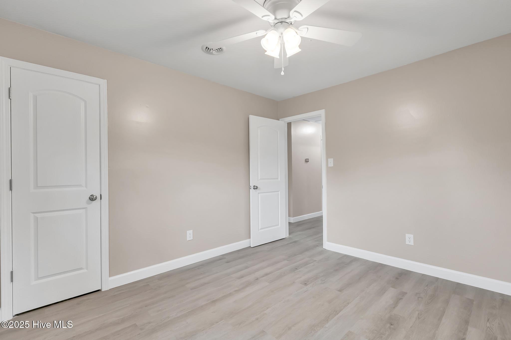 100535695 | Photo 15