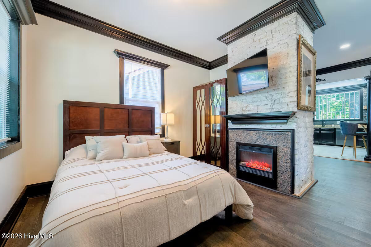 100562028 | Photo 13