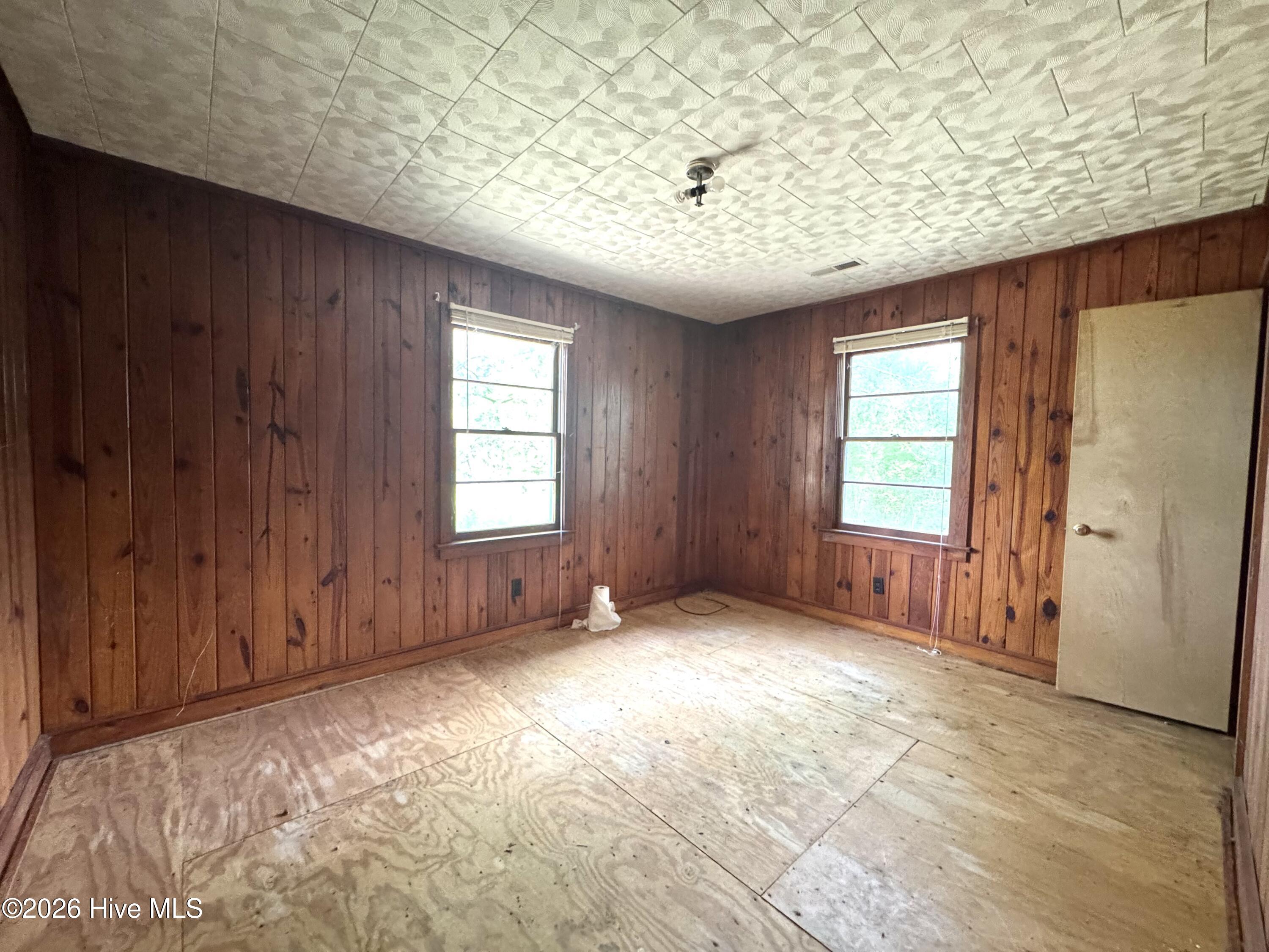 100565744 | Photo 12