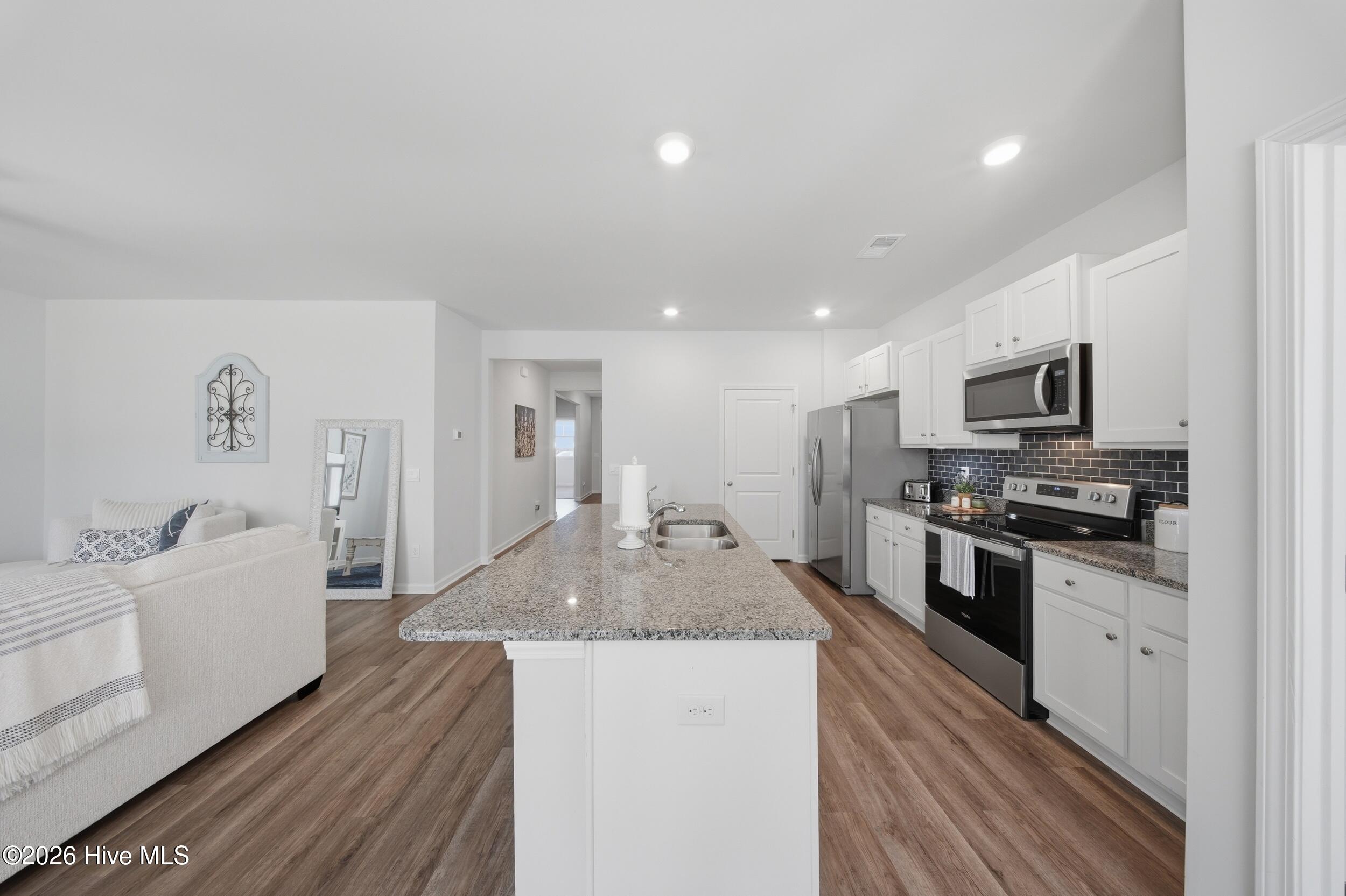 100565594 | Photo 24