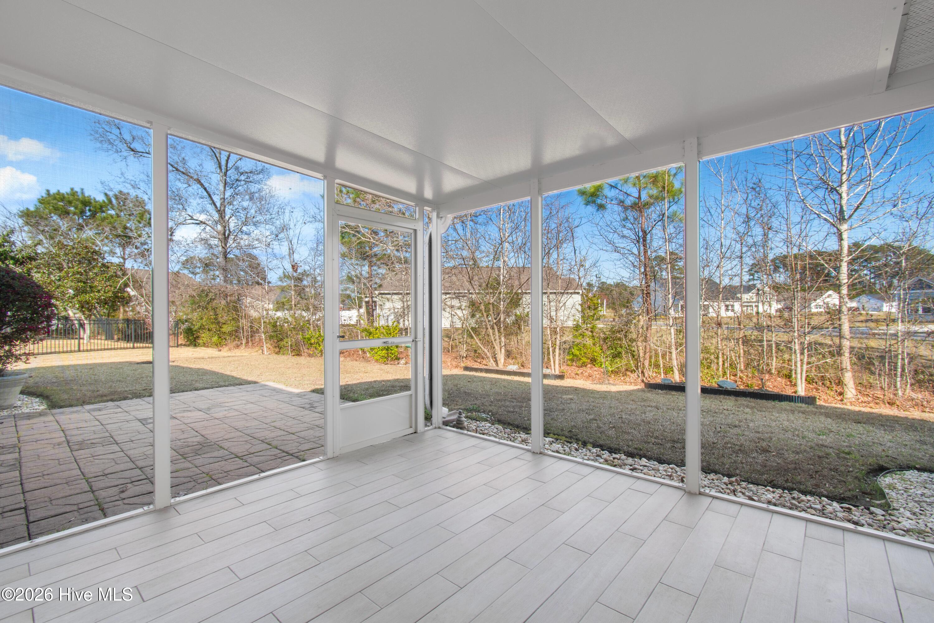 100560224 | Photo 23