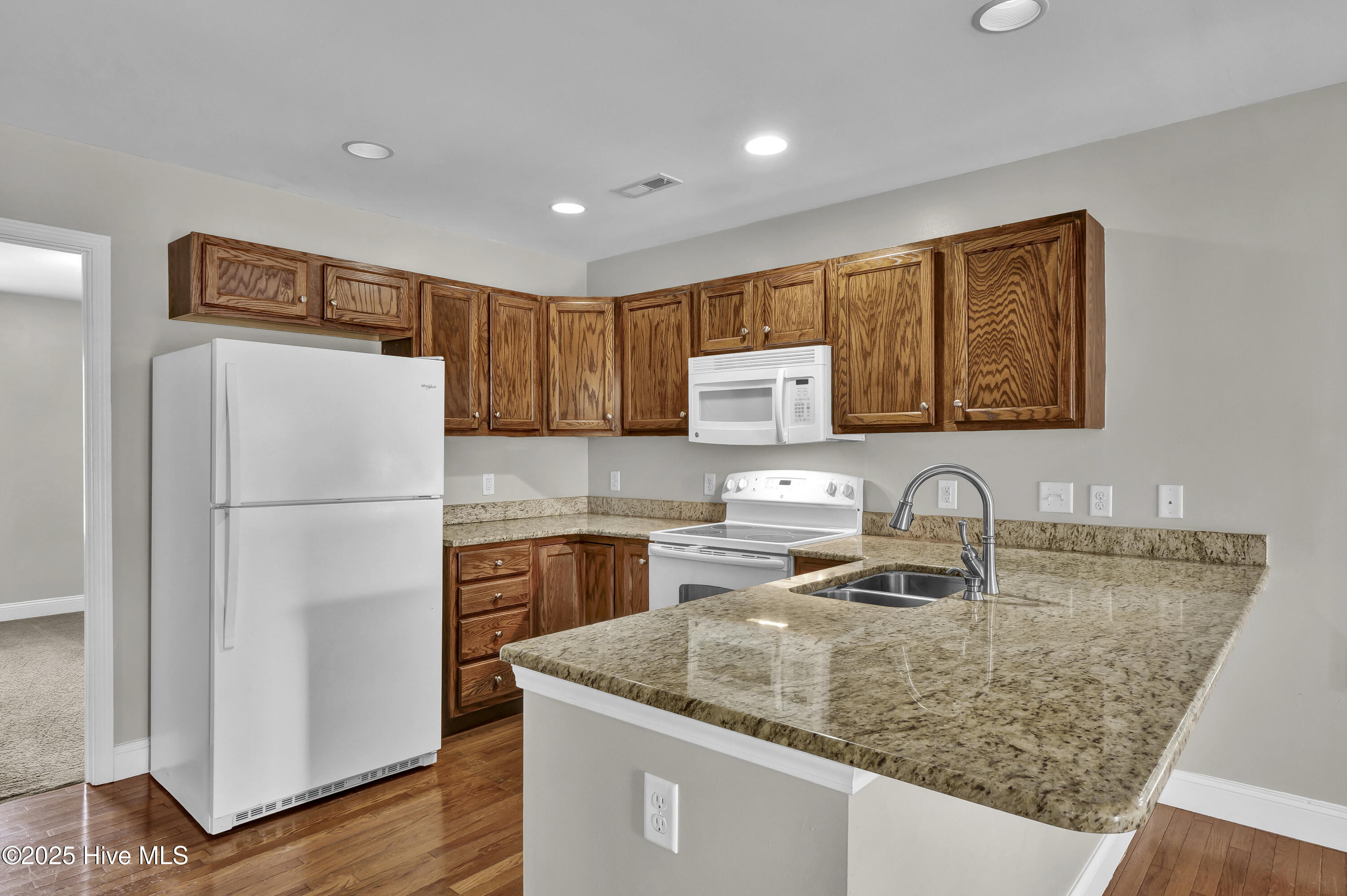 100531492 | Photo 11