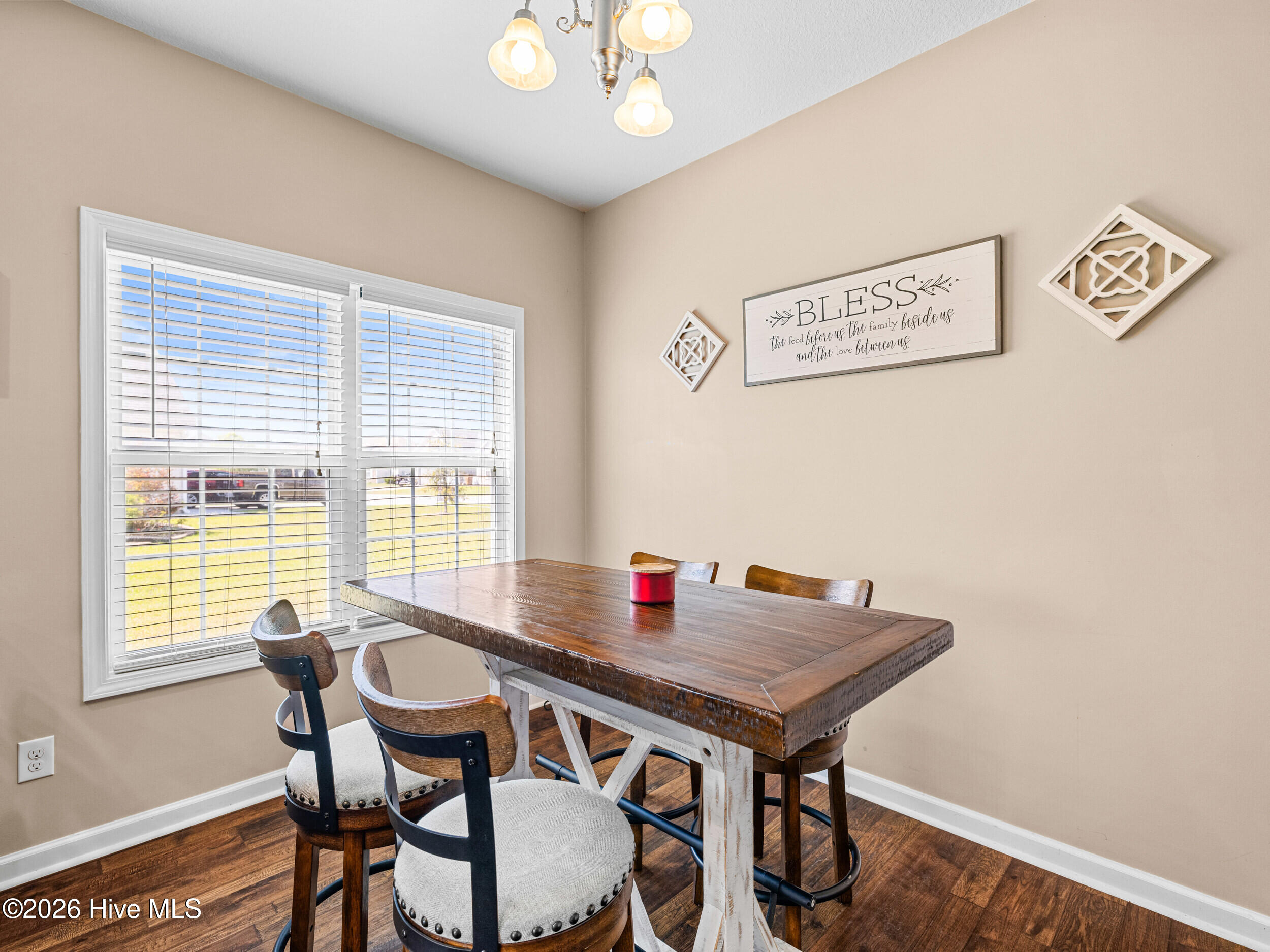 100568044 | Photo 25