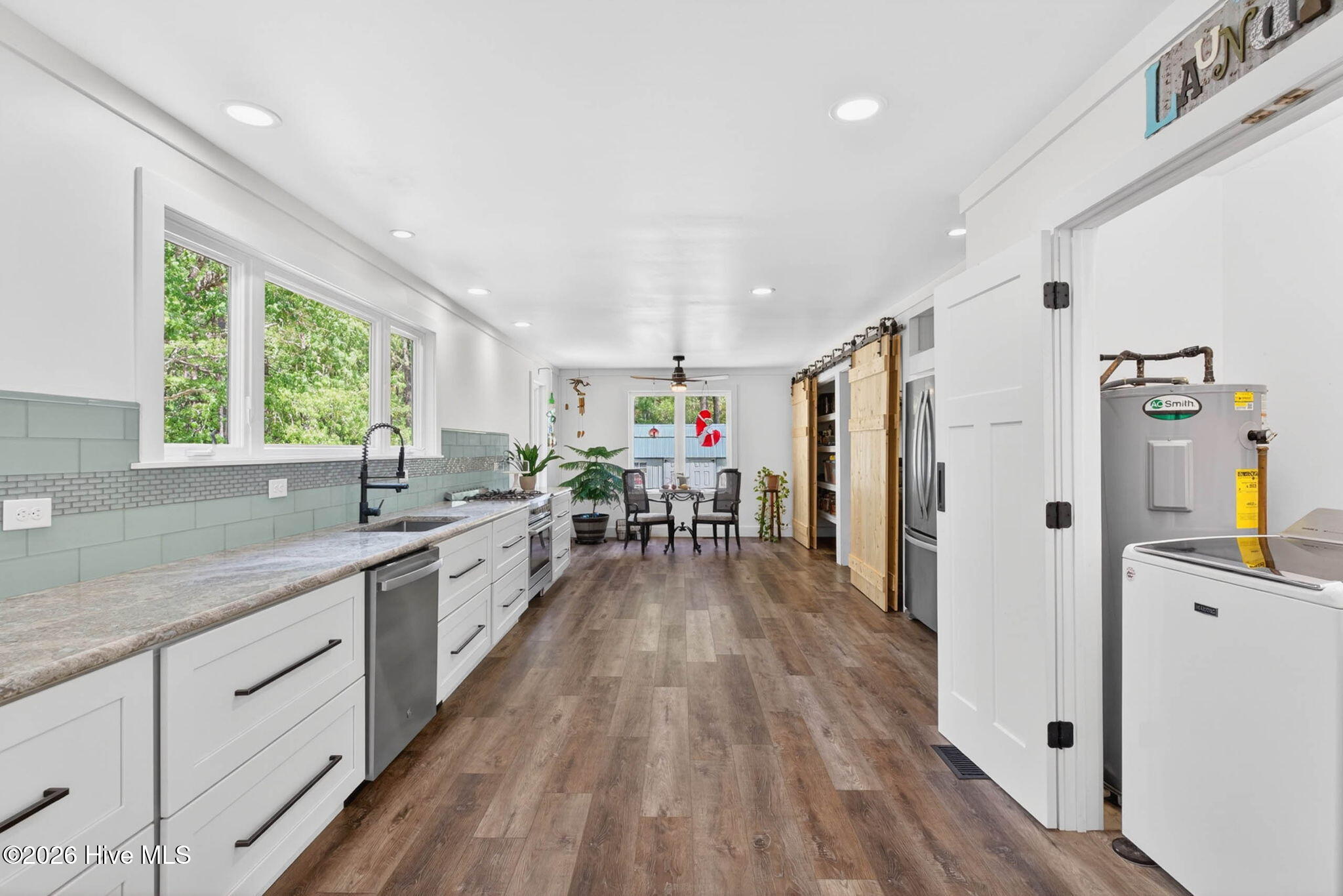 100568923 | Photo 19