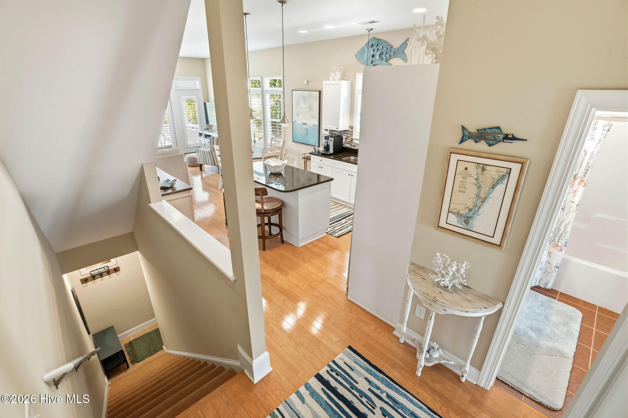 100568540 | Photo 22