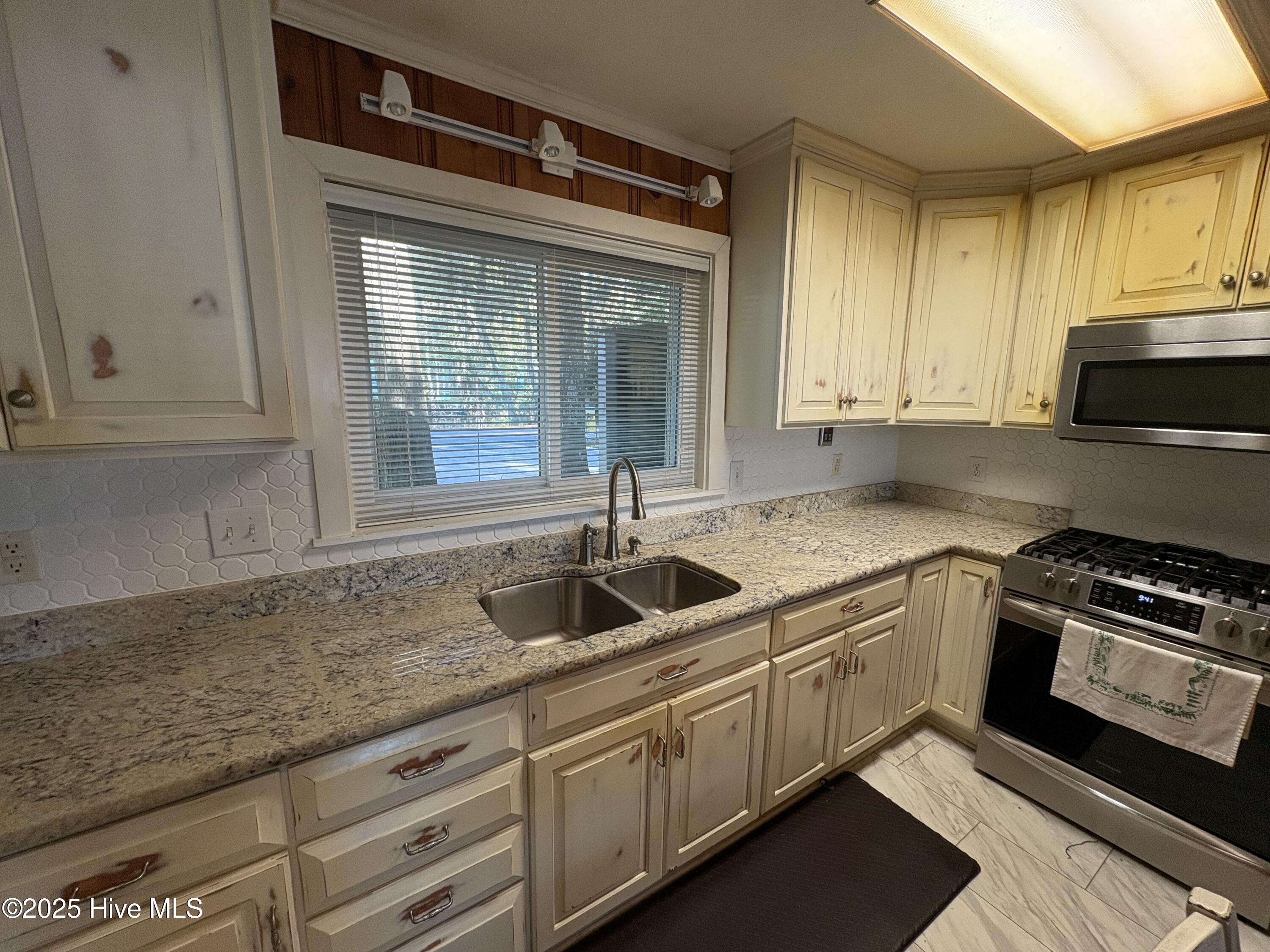 100534974 | Photo 30