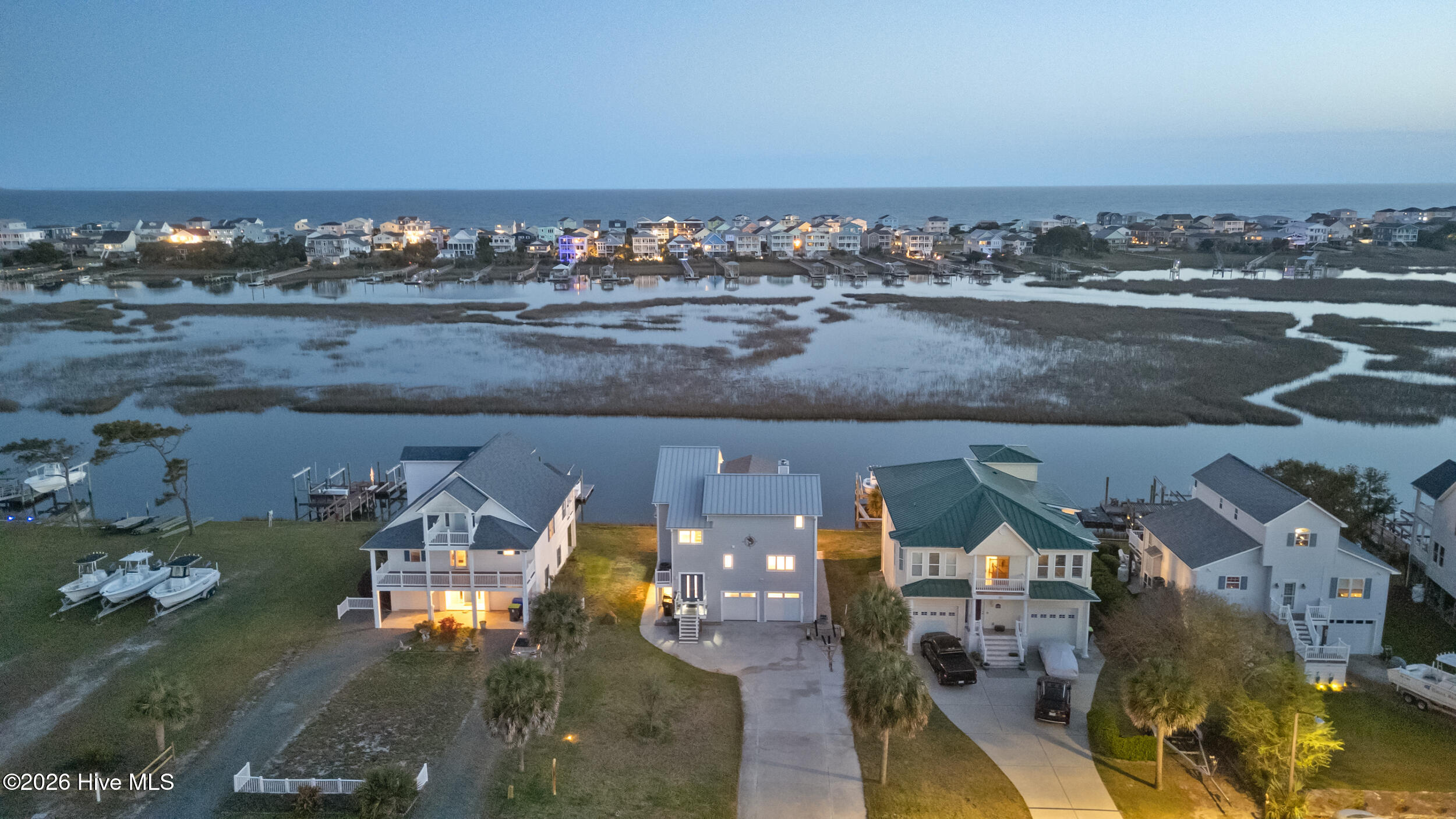 100564811 | Photo 95