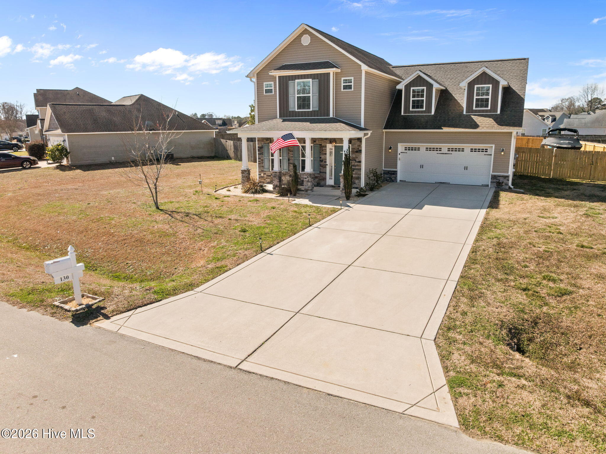 100557328 | Photo 40