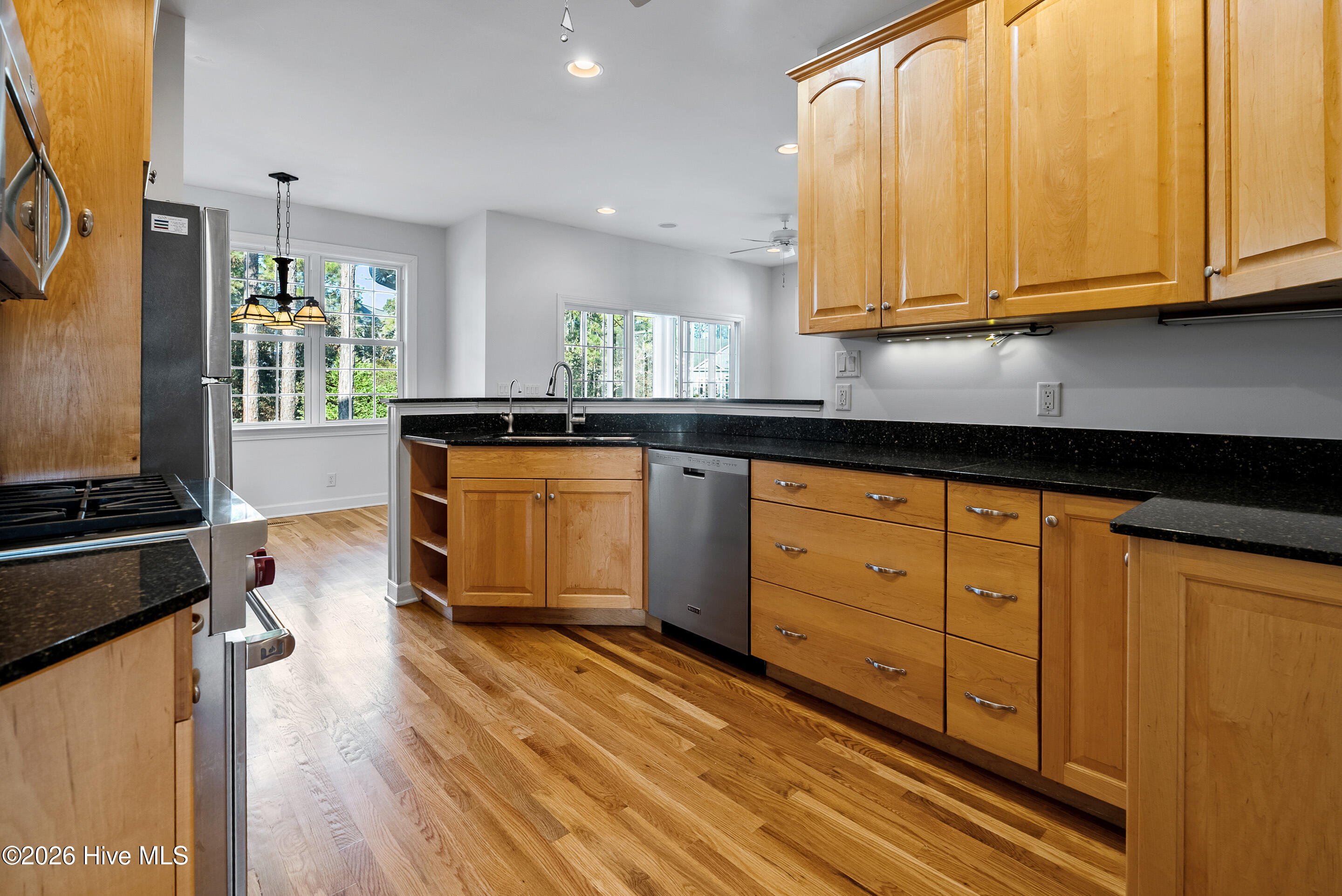 100558989 | Photo 17