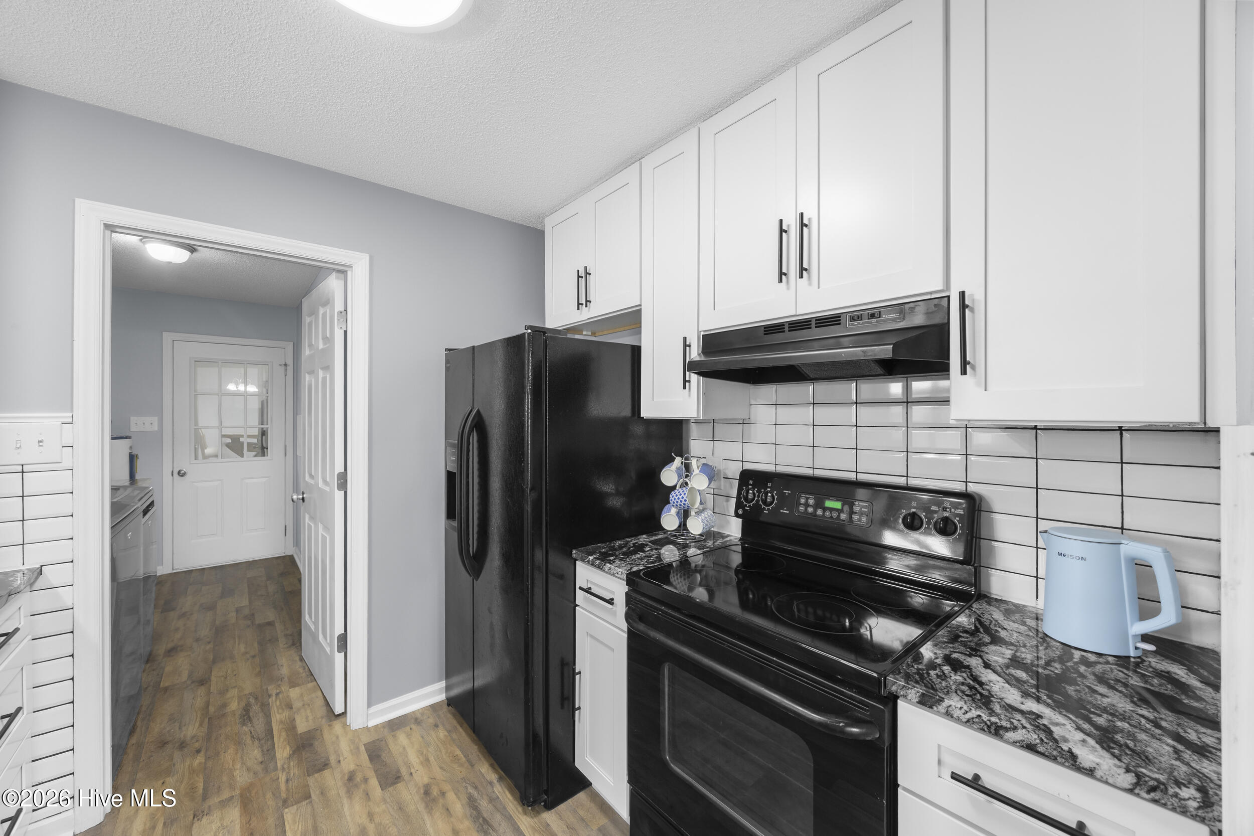 100566189 | Photo 28