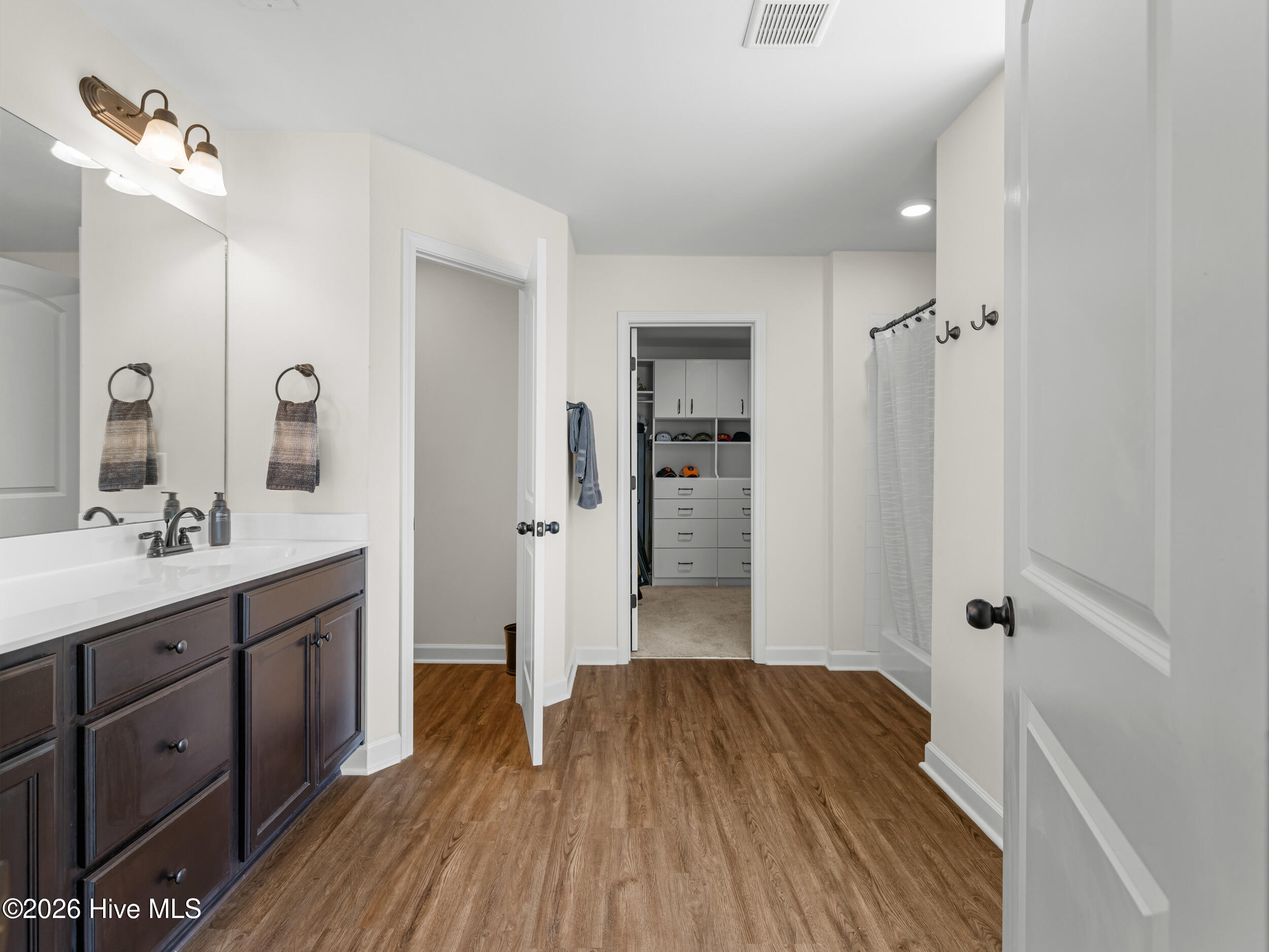 100570237 | Photo 54