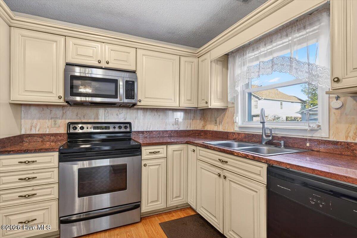 100549937 | Photo 21