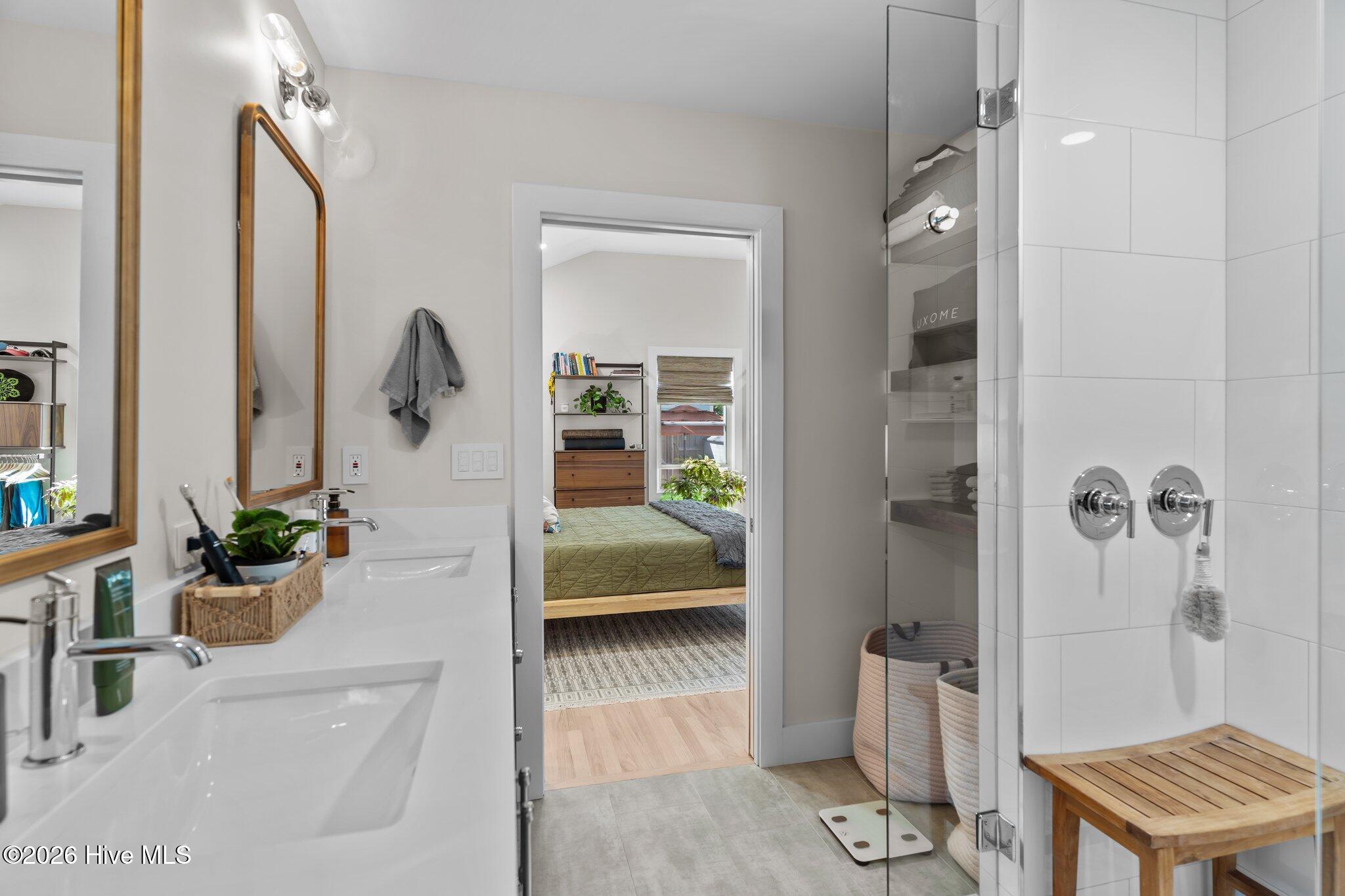 100557813 | Photo 37