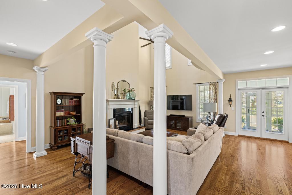 100570572 | Photo 22