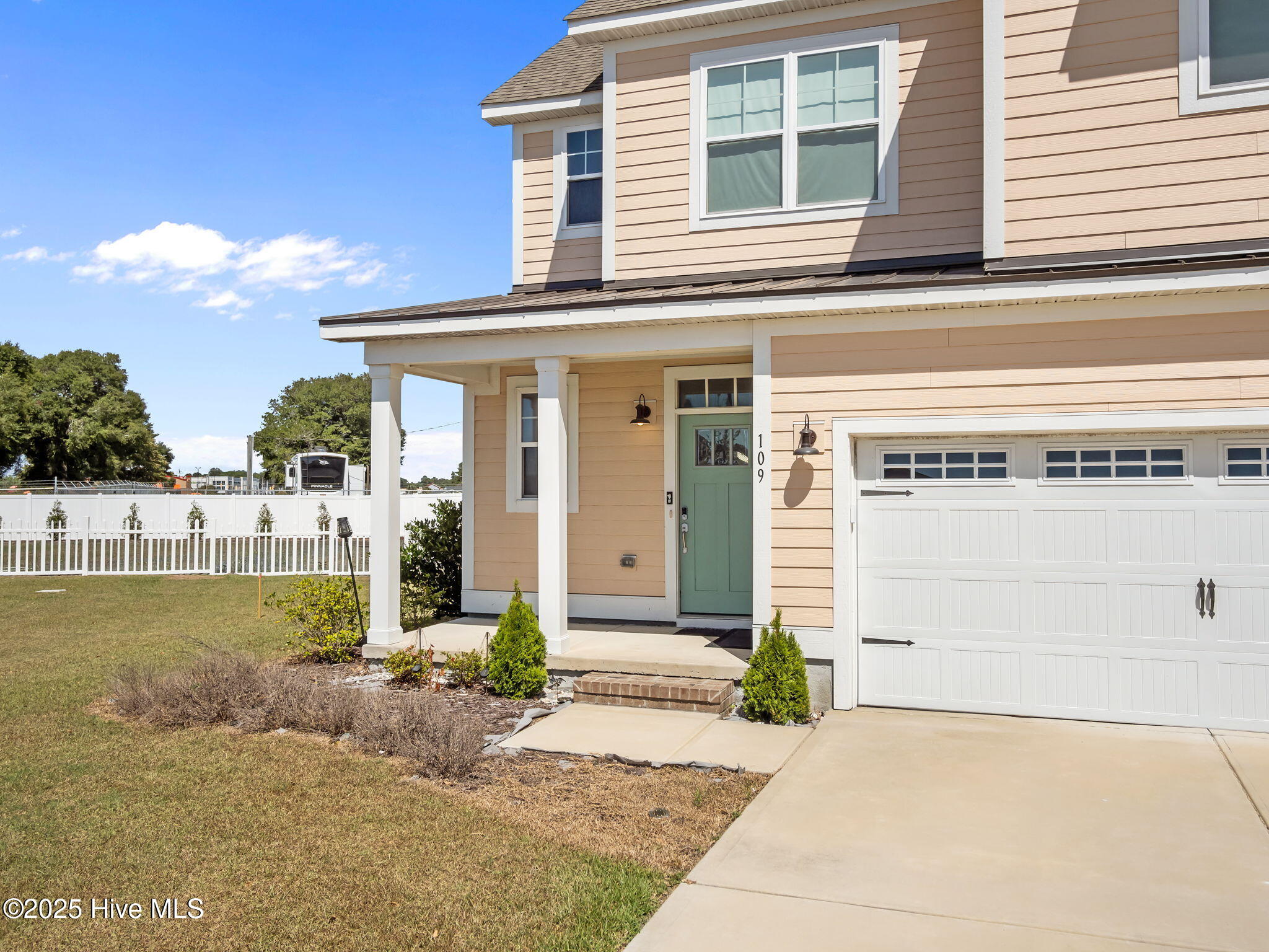 100534730 | Photo 44