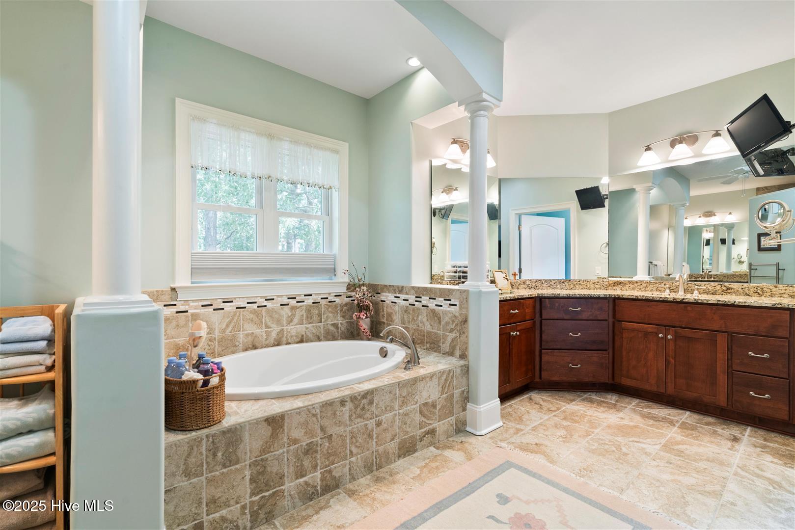 100518615 | Photo 43