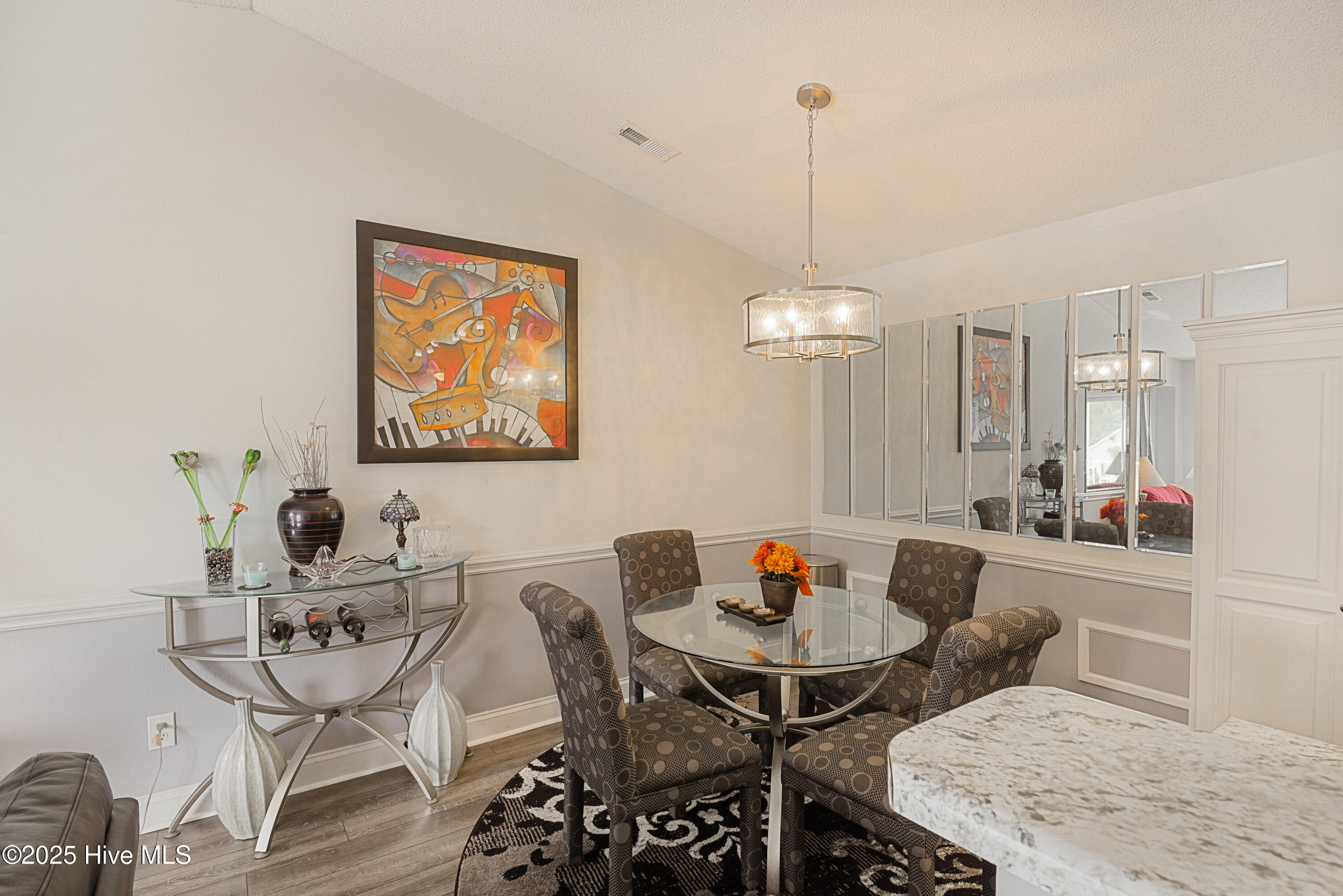 100516235 | Photo 10