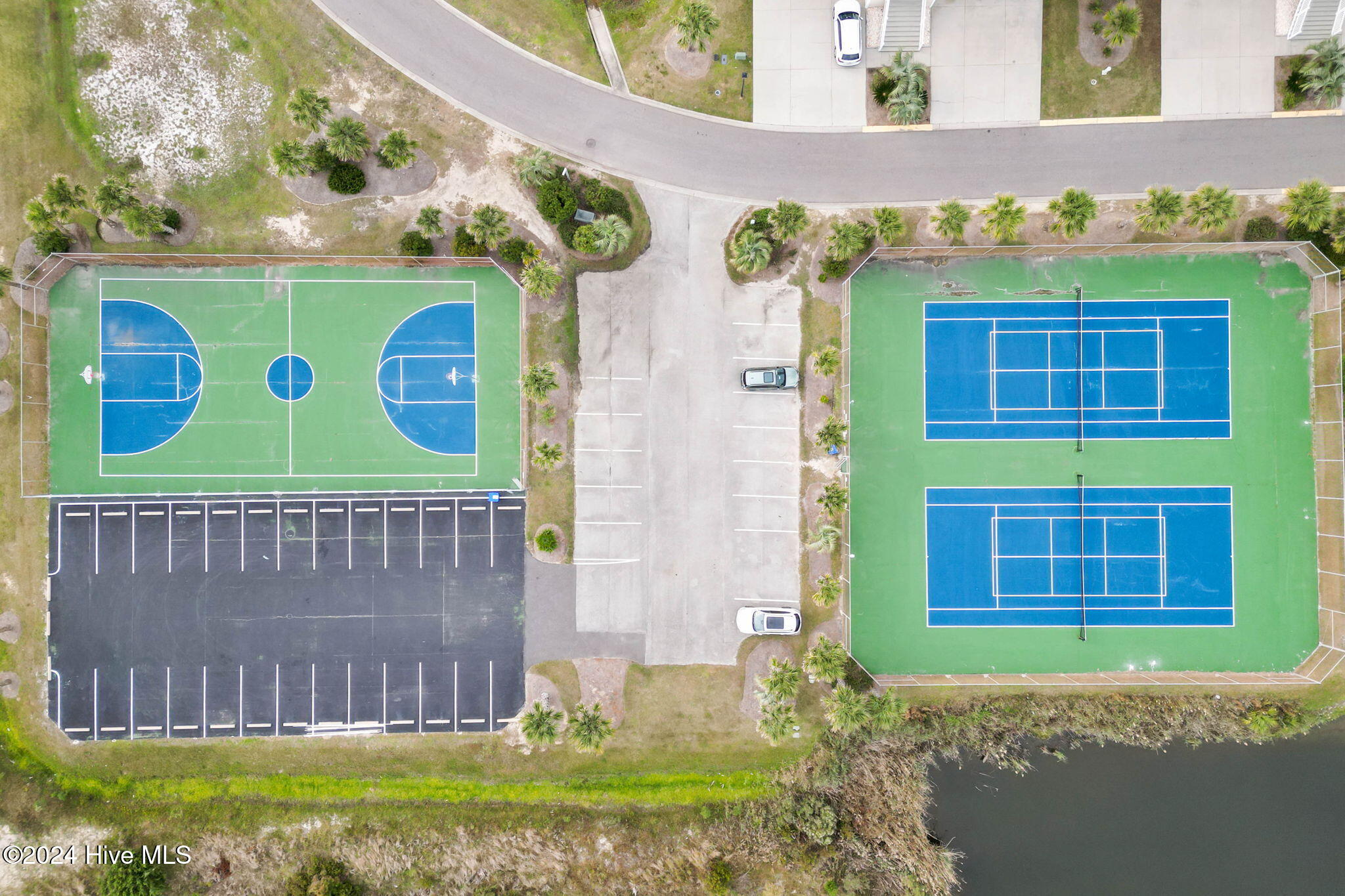 100548065 | Photo 64