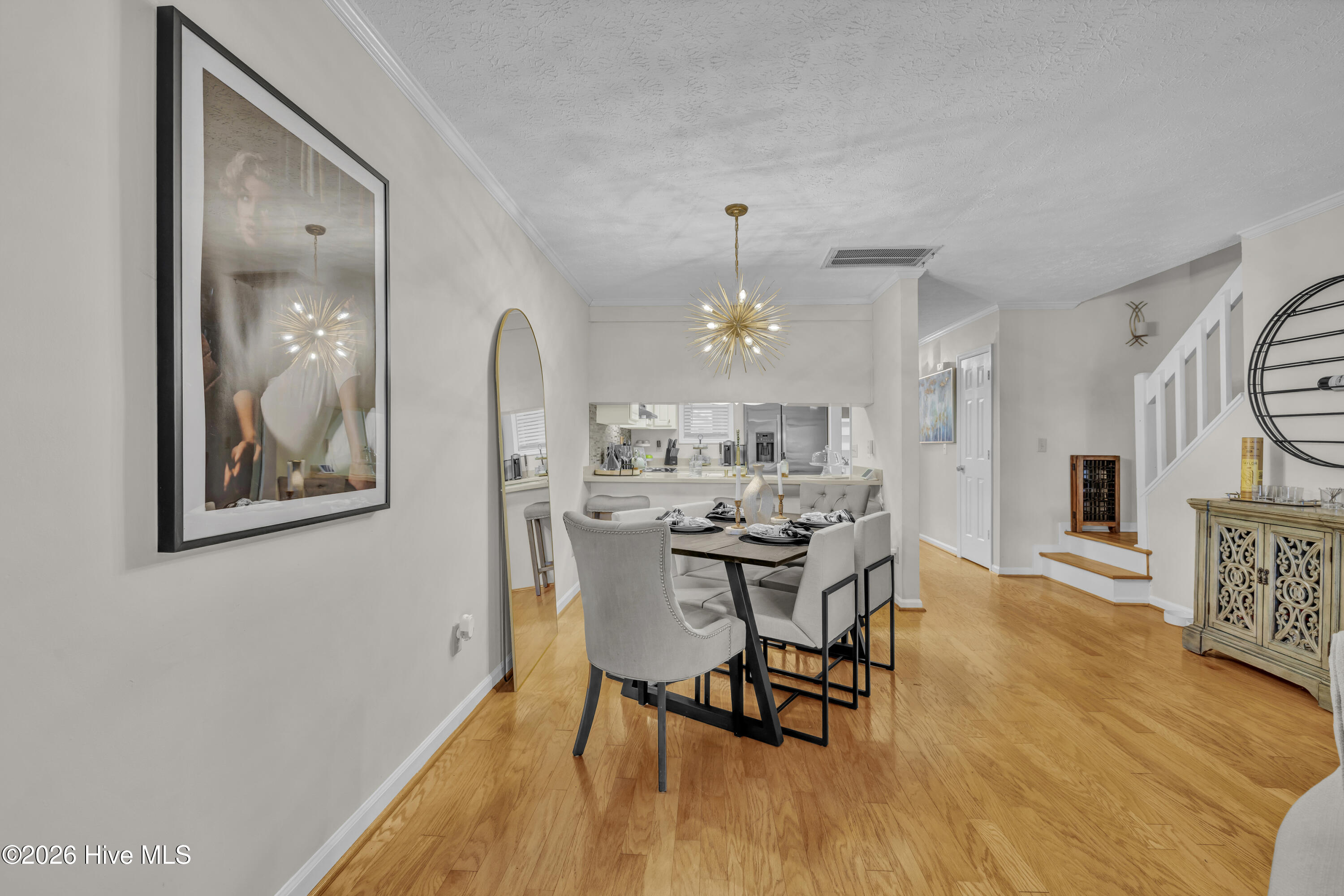 100550839 | Photo 11