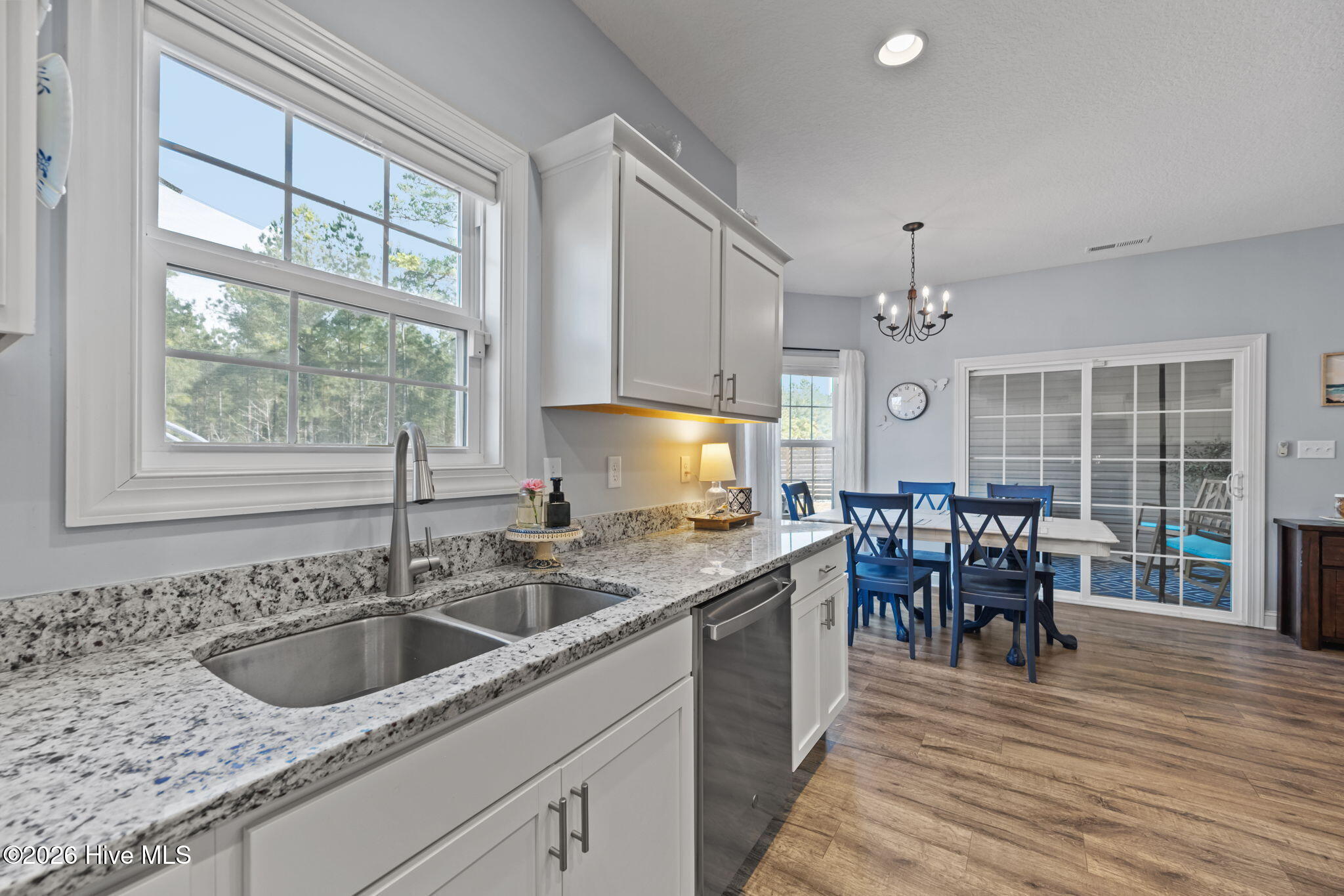 100553324 | Photo 18