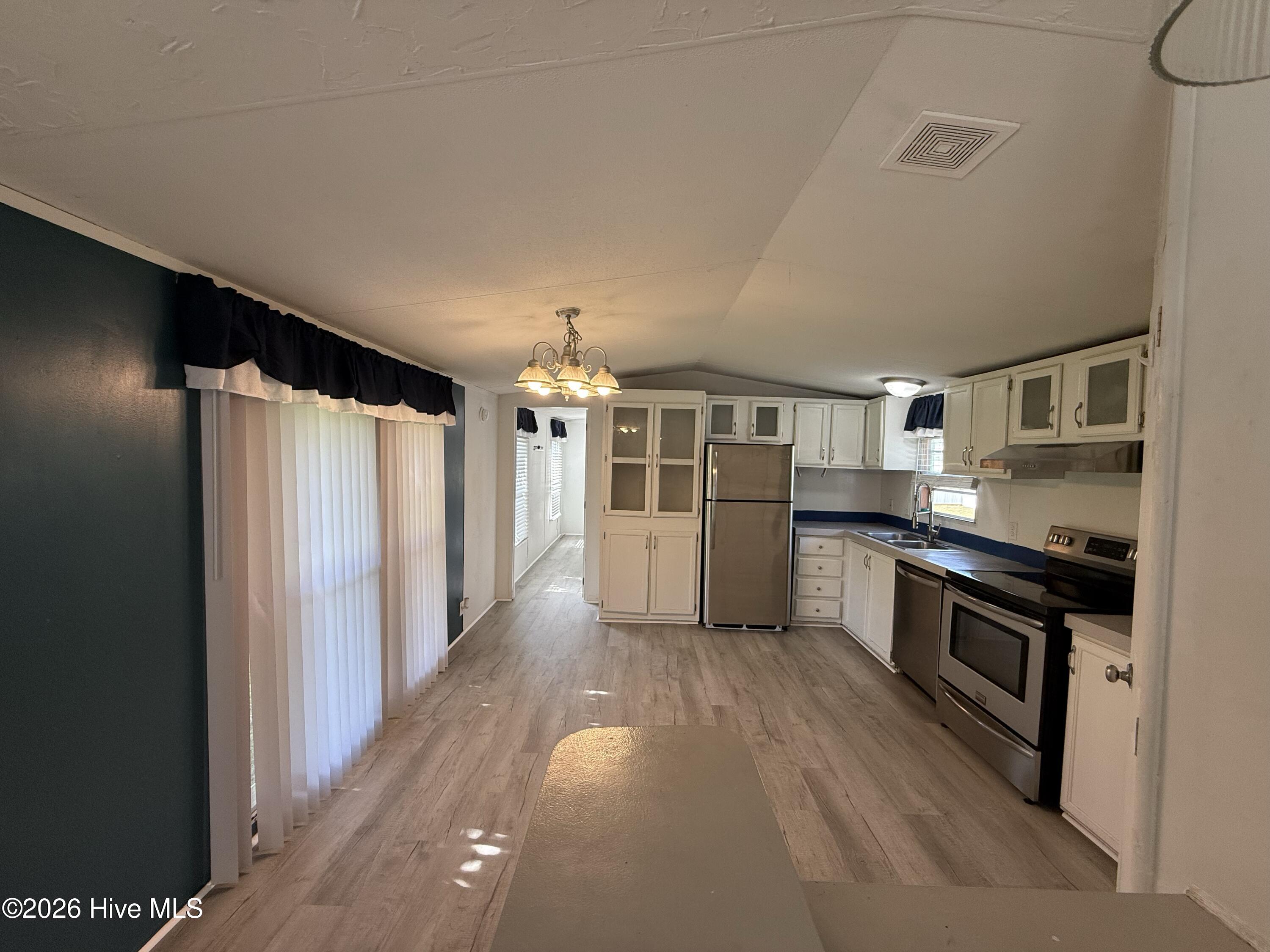 100459470 | Photo 55