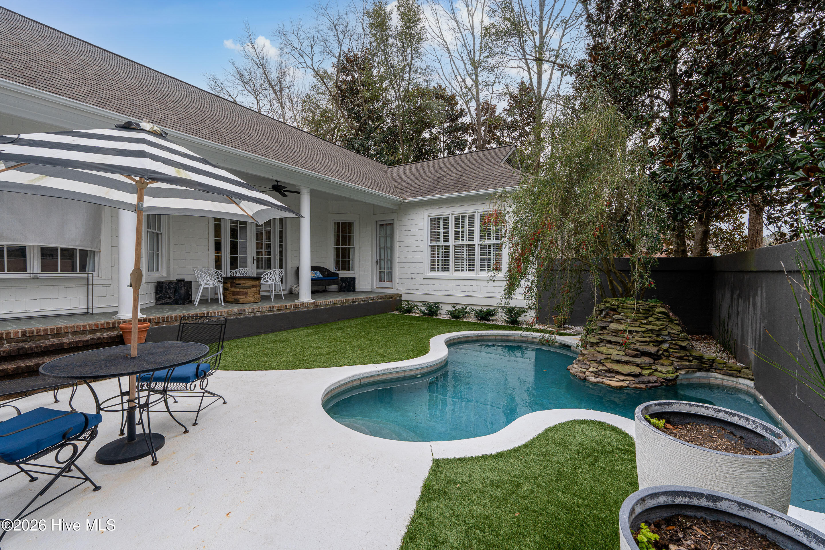 100552027 | Photo 49