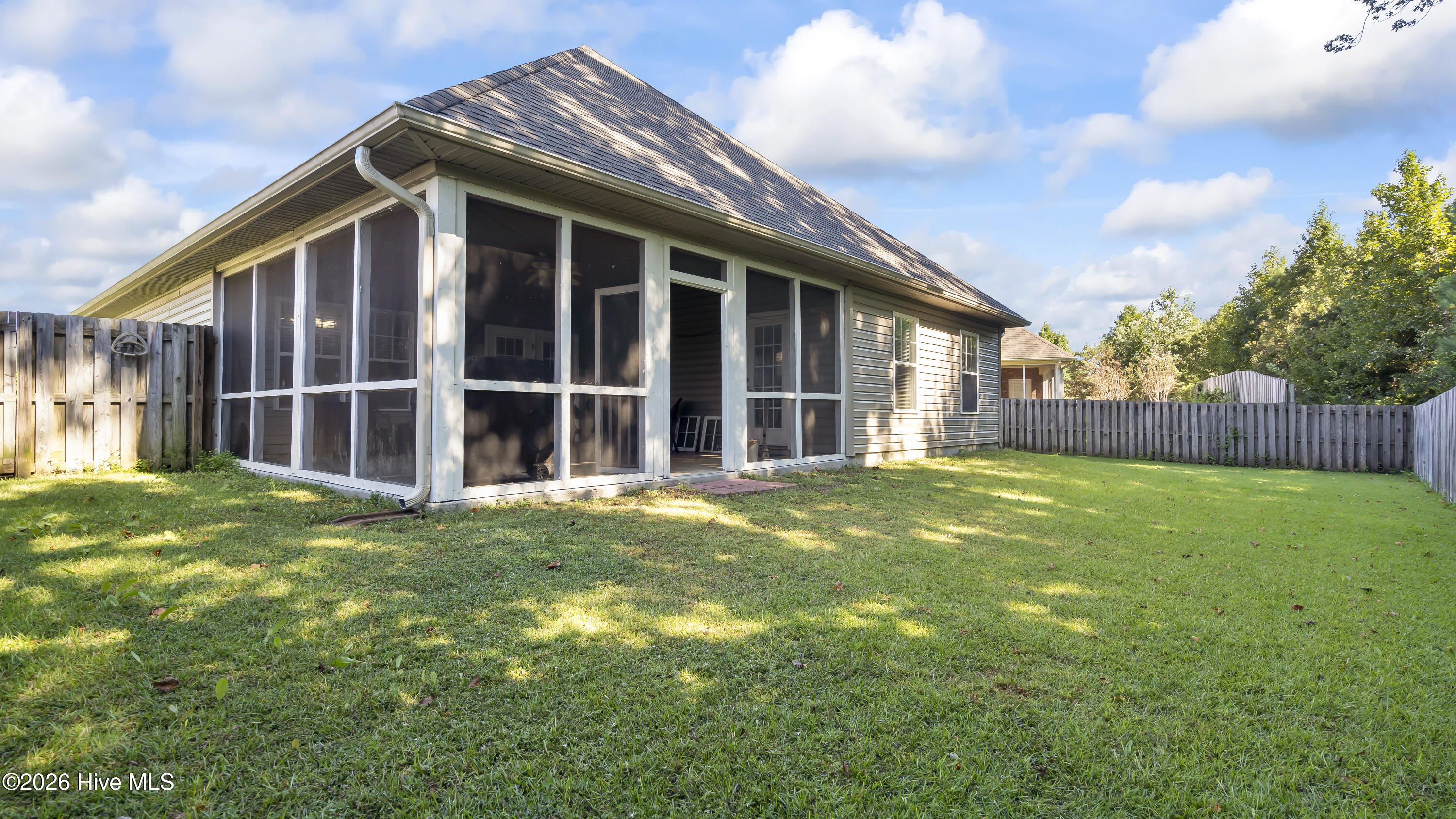 100566448 | Photo 35