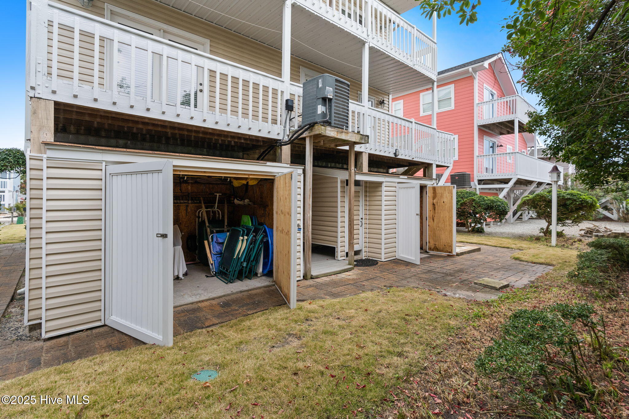 100545689 | Photo 38