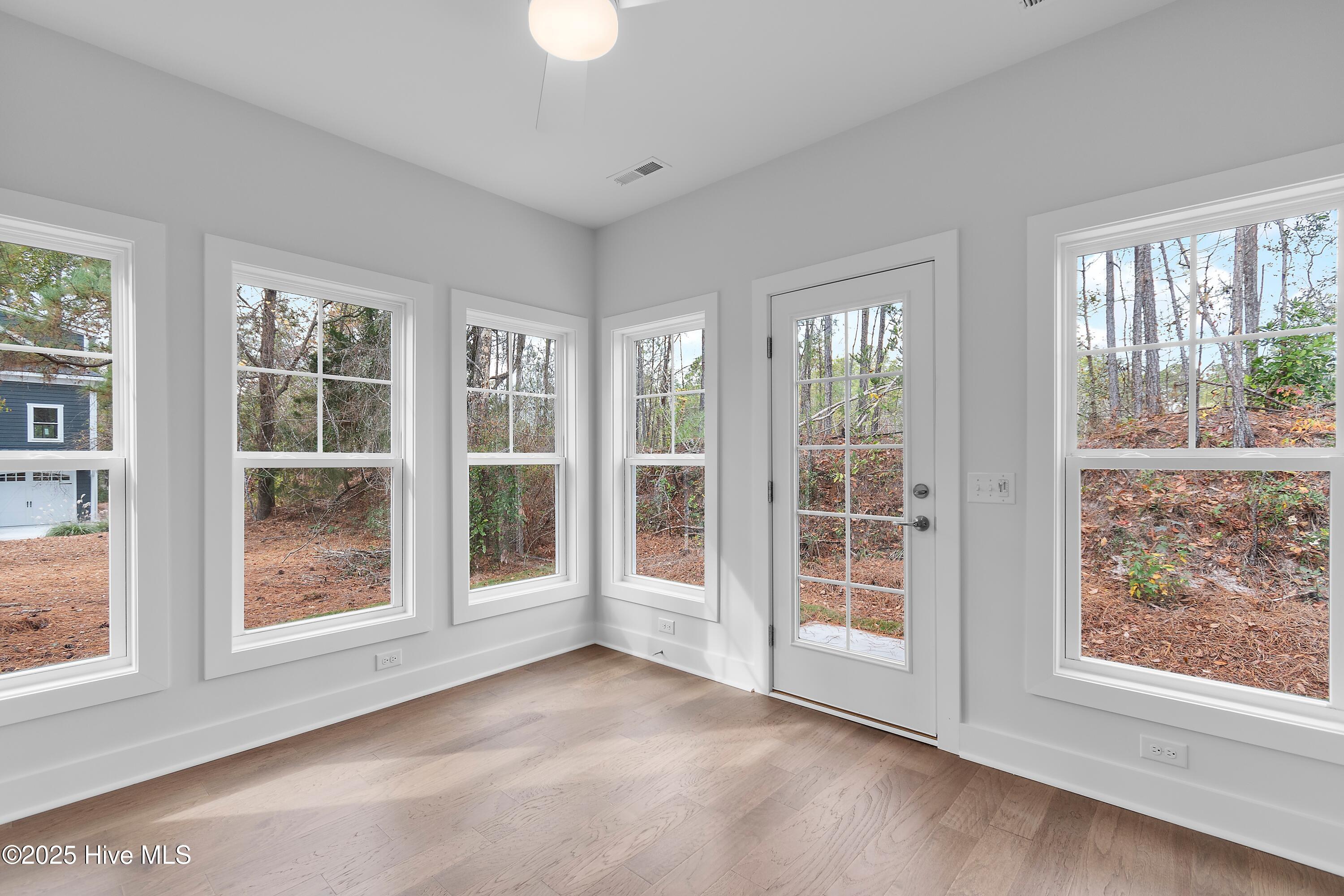 100525148 | Photo 43