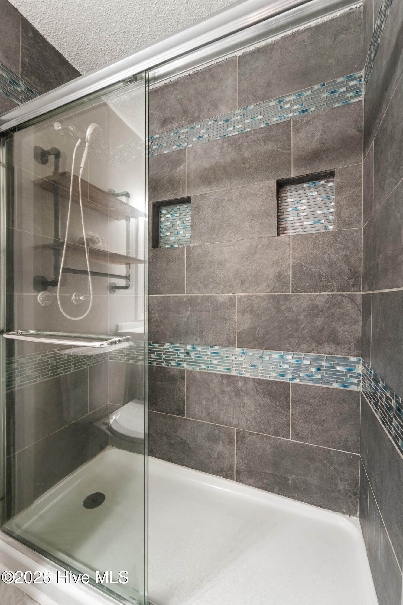 100561681 | Photo 22