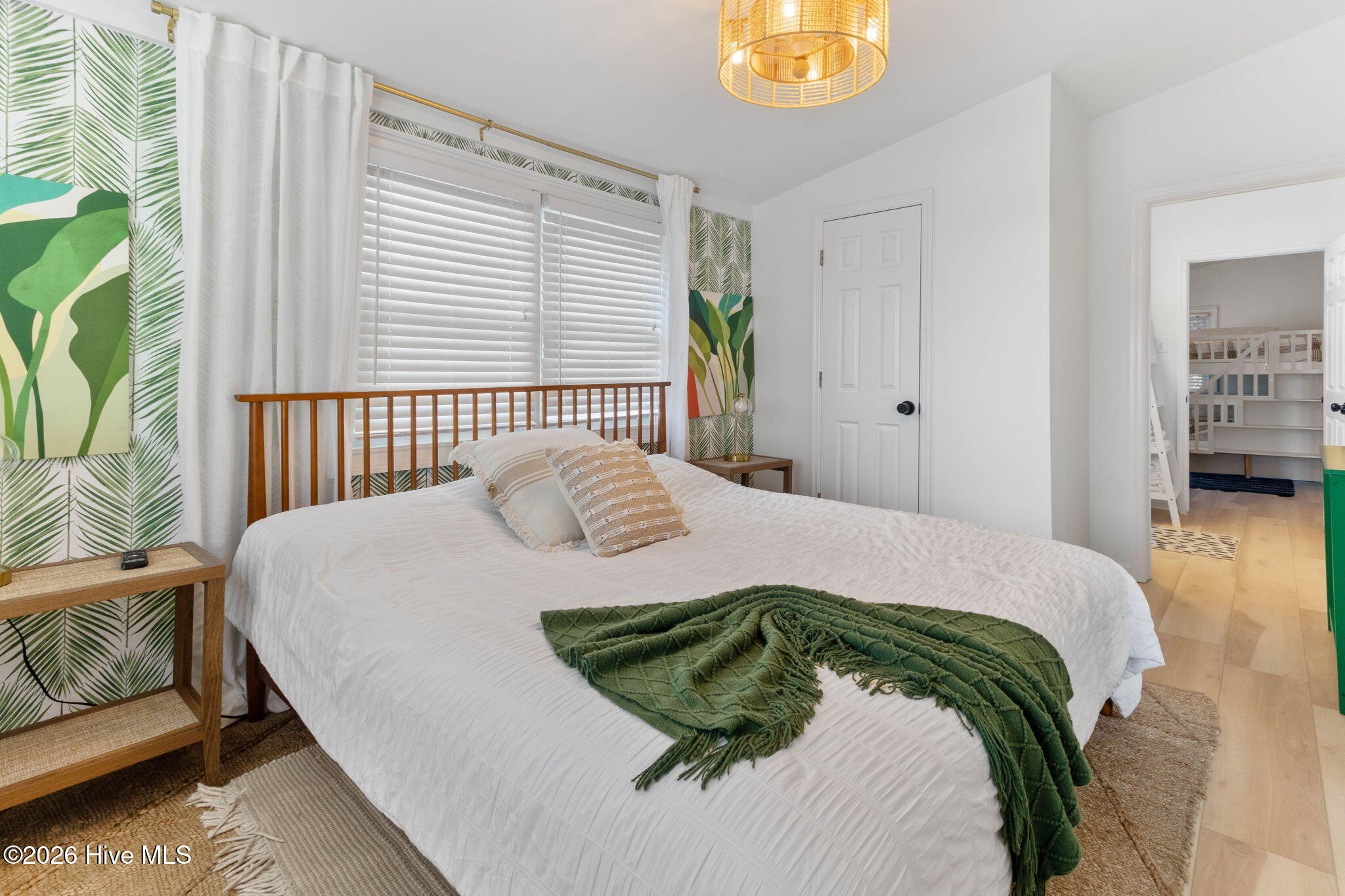 100555843 | Photo 26