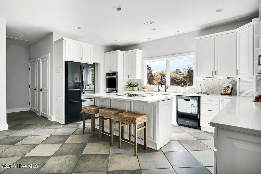 100565103 | Photo 25