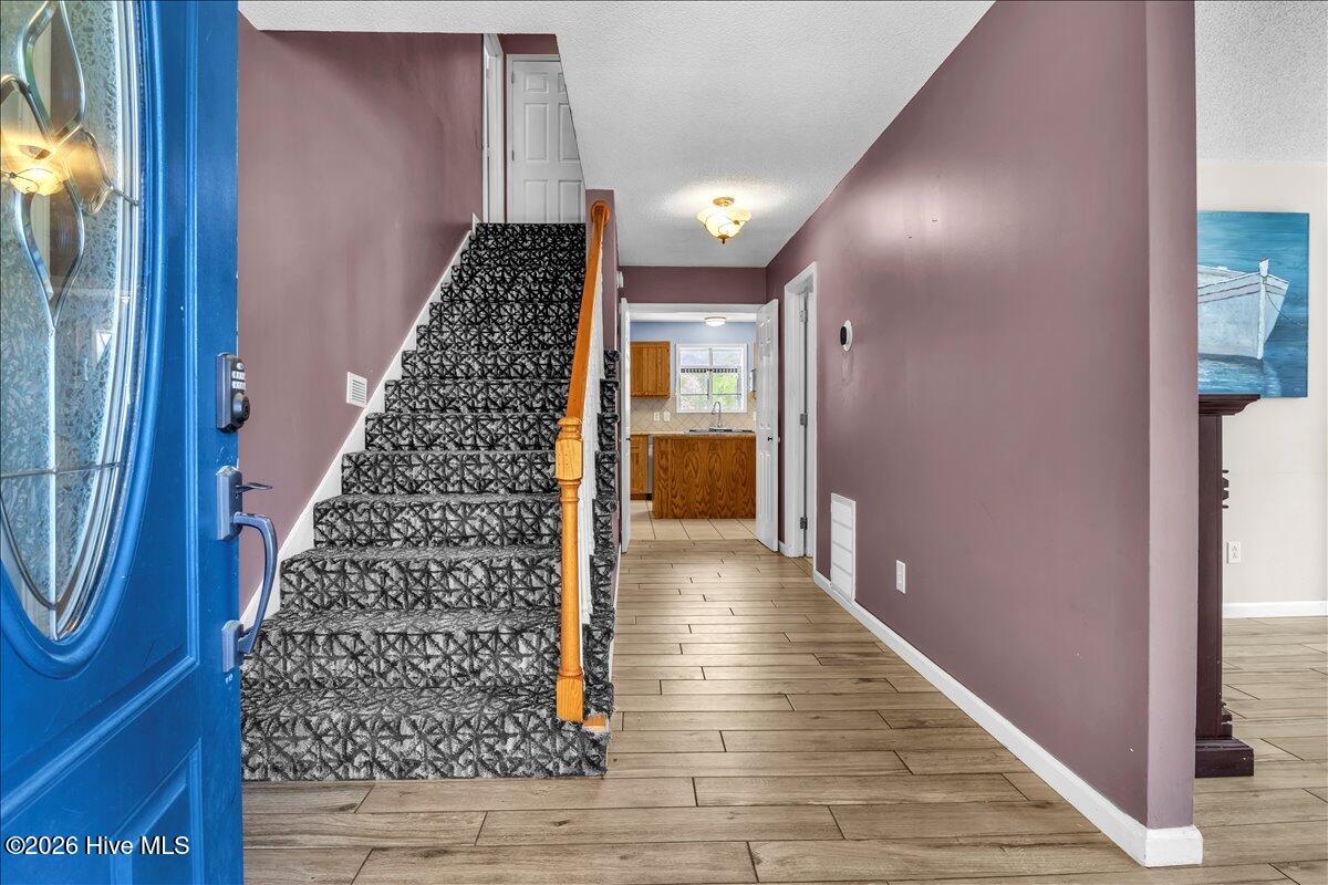 100566130 | Photo 29