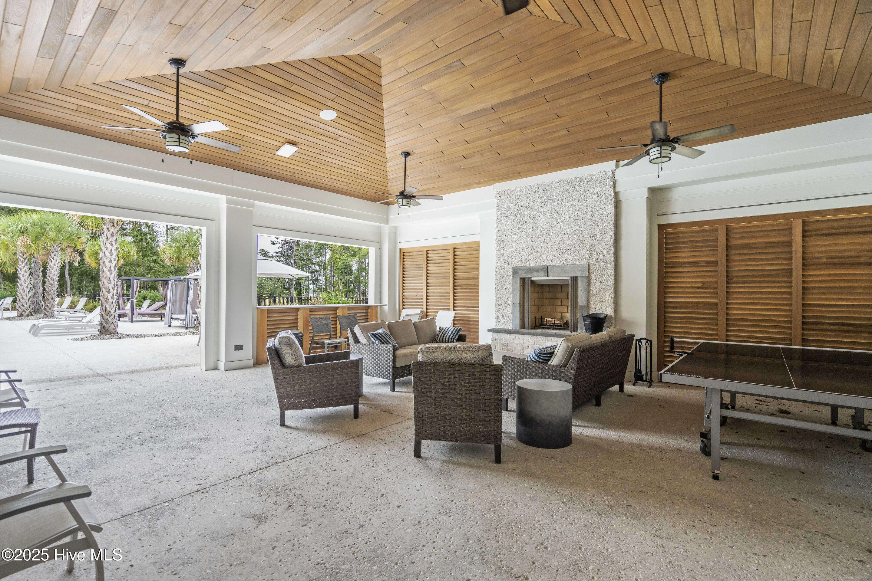 100530900 | Photo 38