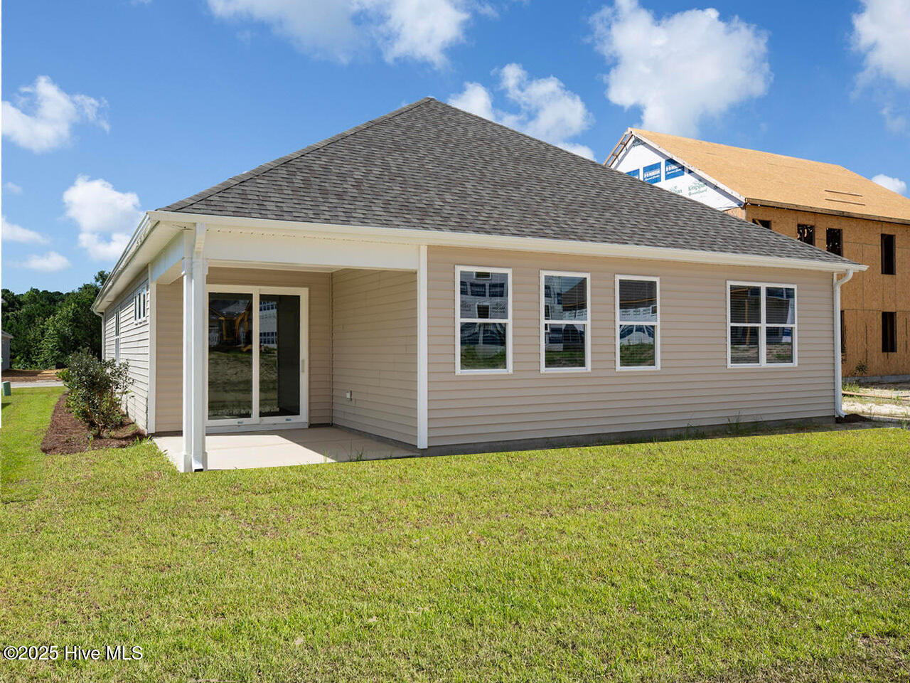 100556829 | Photo 35