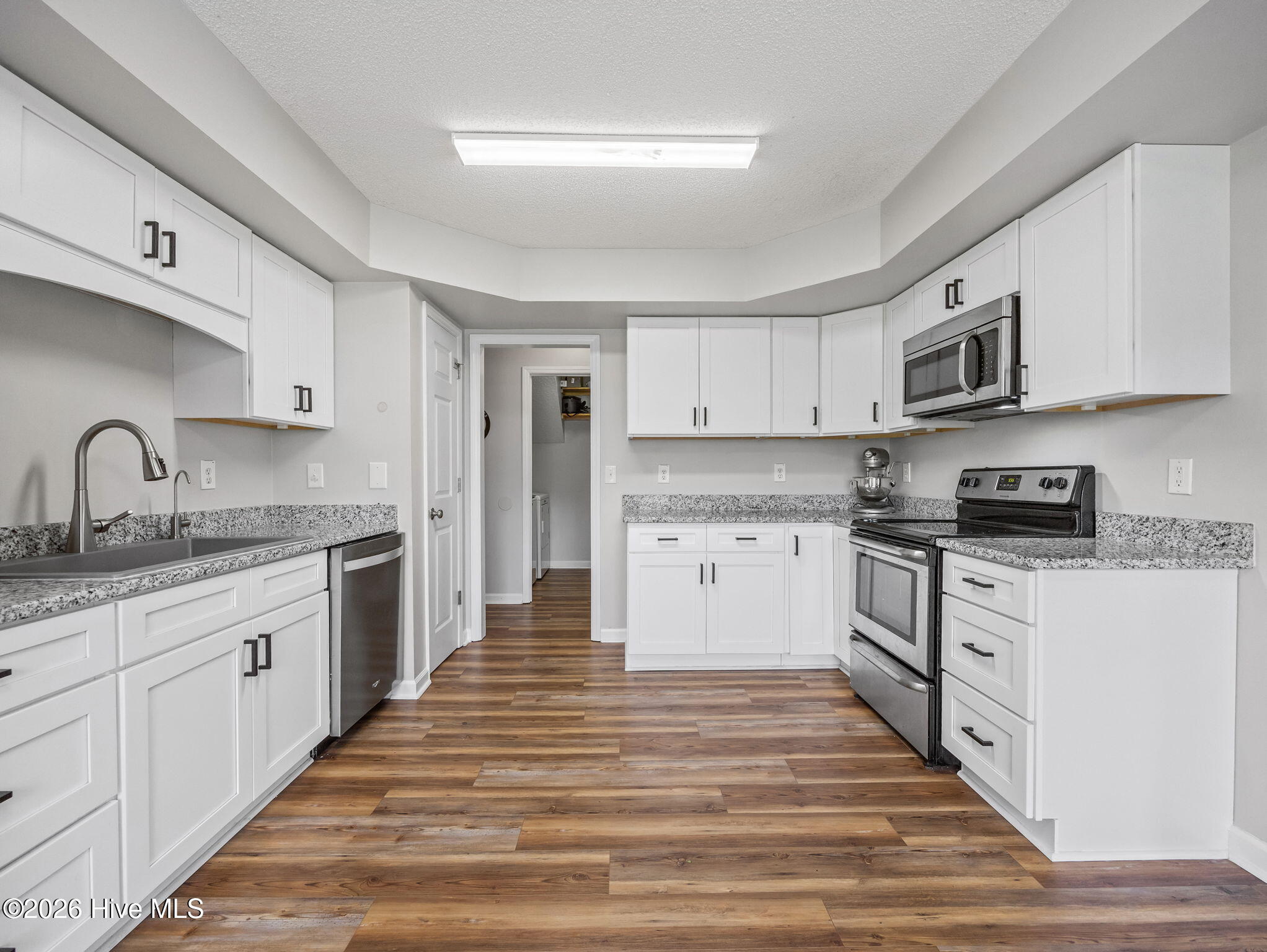 100566884 | Photo 16